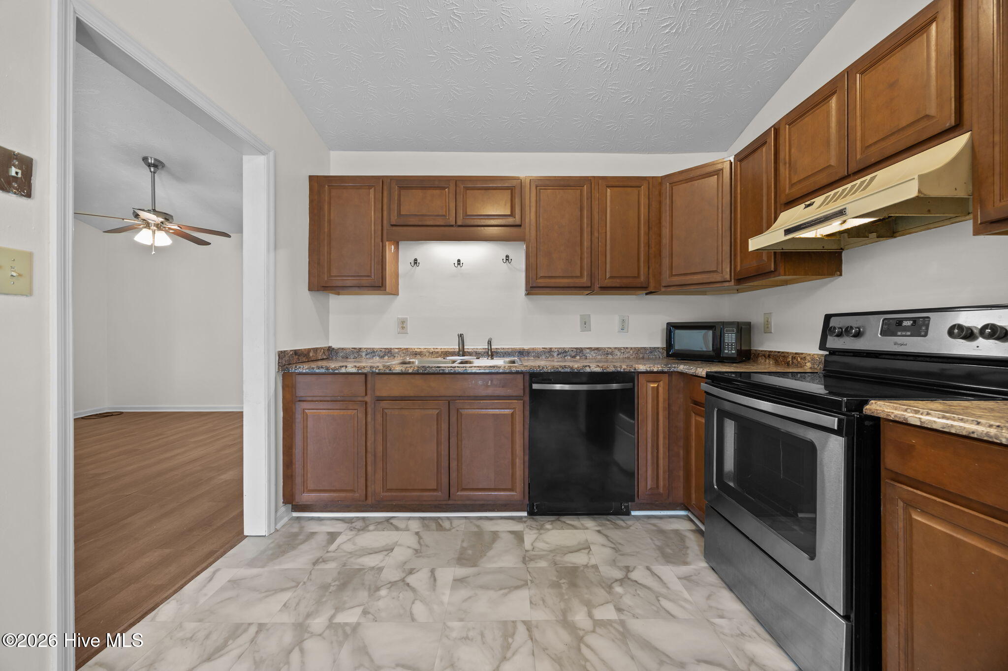 100550938 | Photo 10