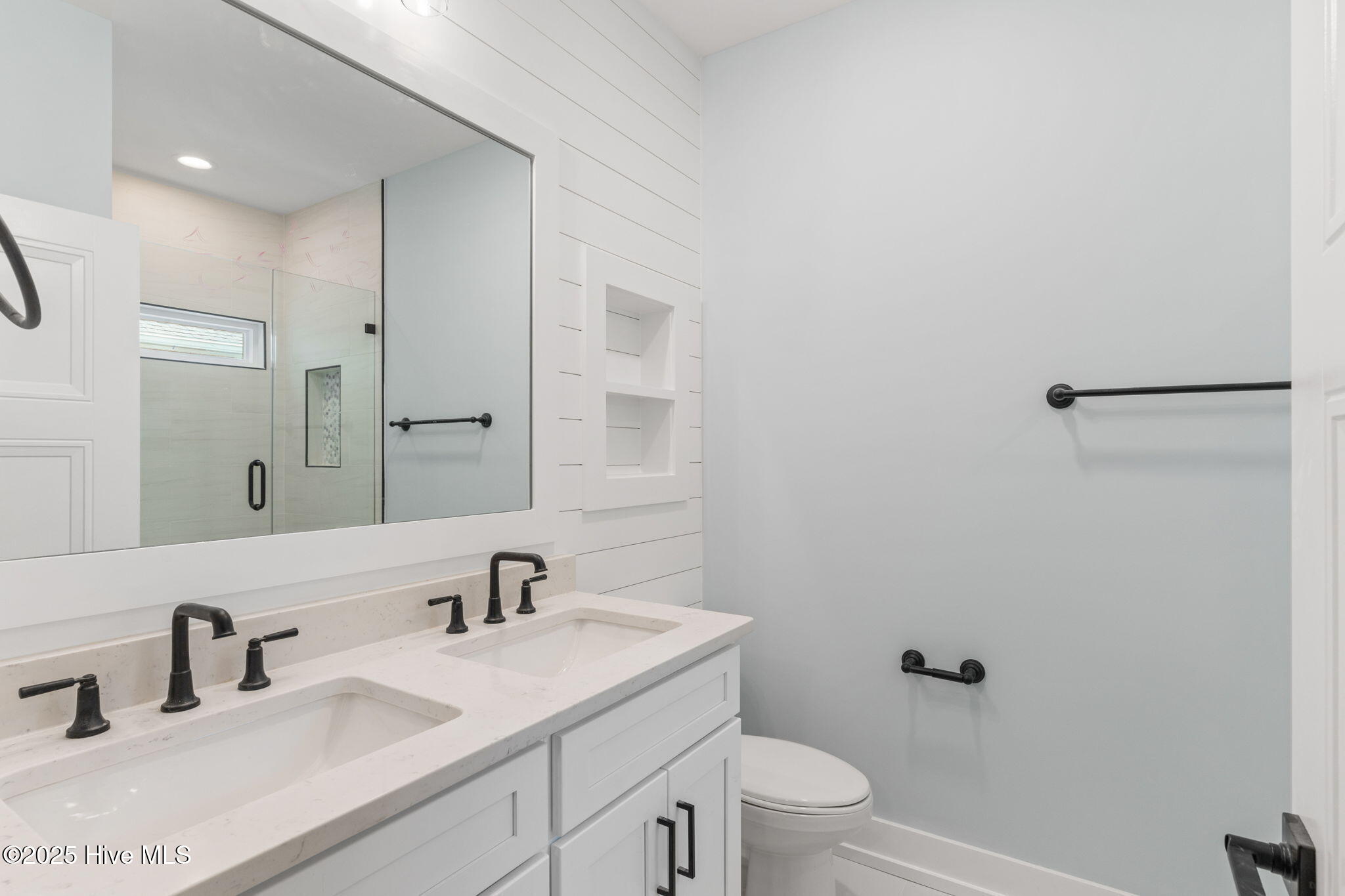 100523673 | Photo 38