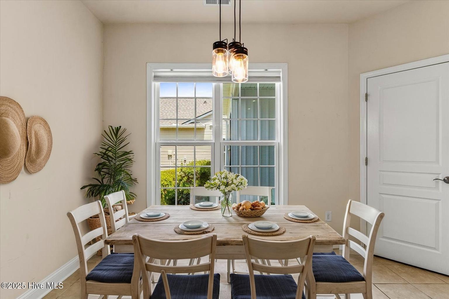 100505325 | Photo 16