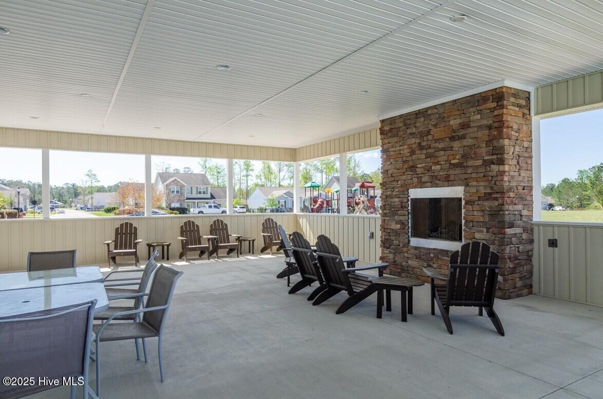 100560610 | Photo 32