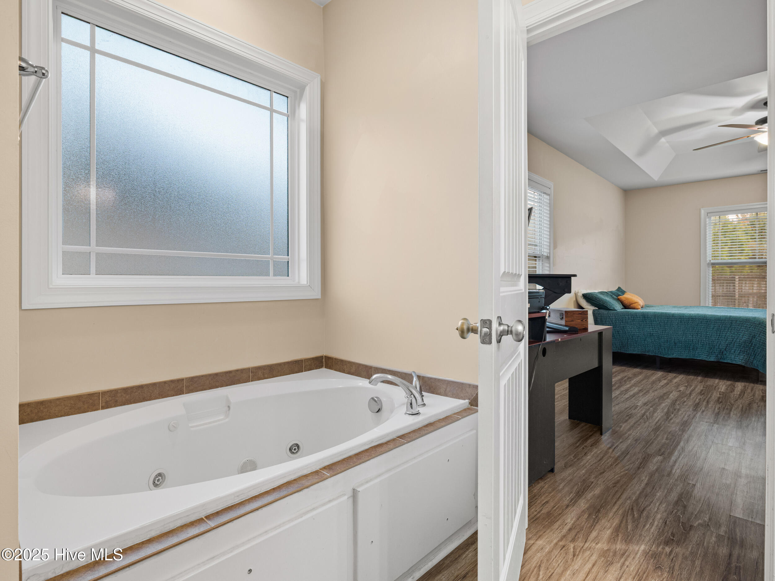 100543750 | Photo 22