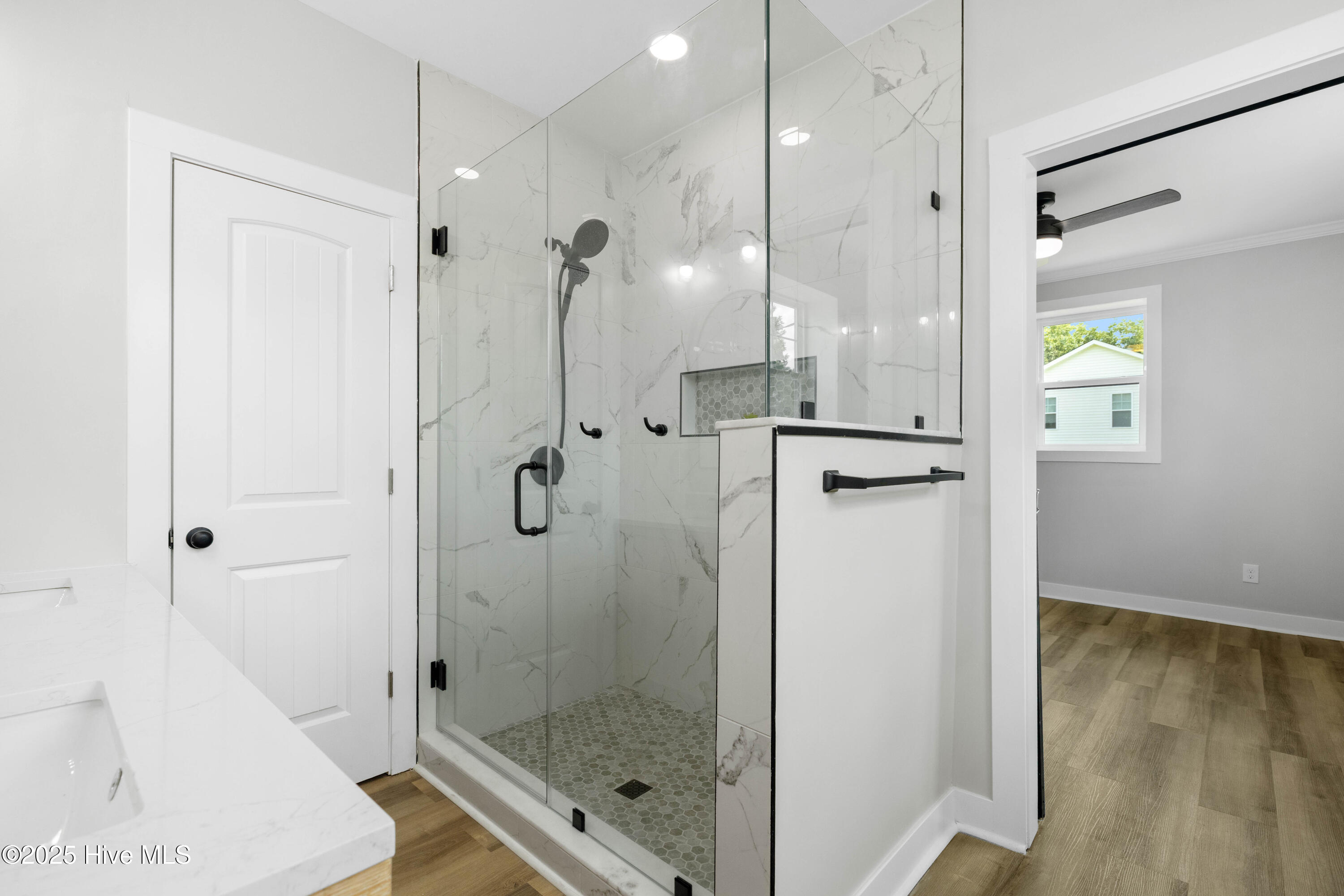 100547291 | Photo 26