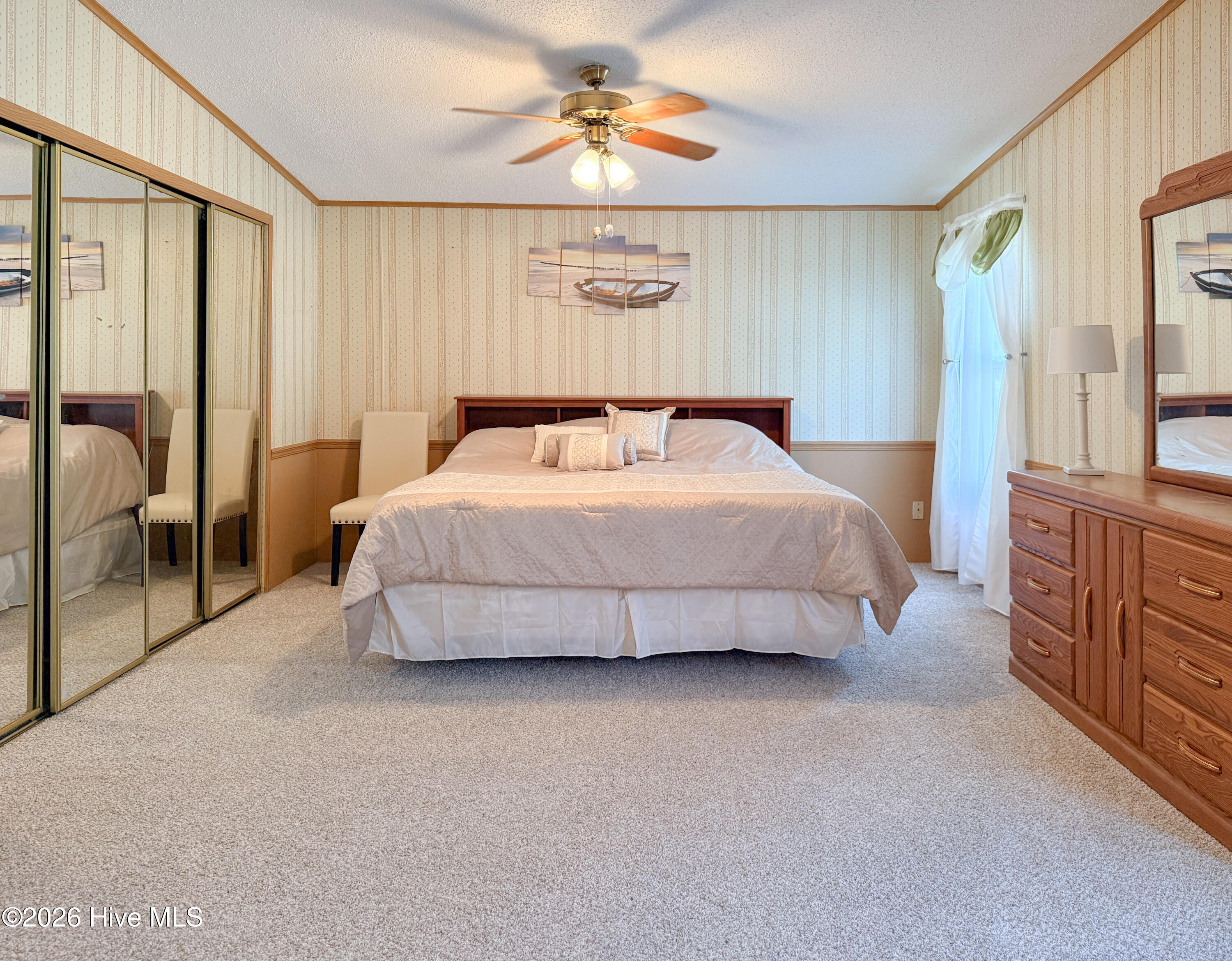 100563984 | Photo 32