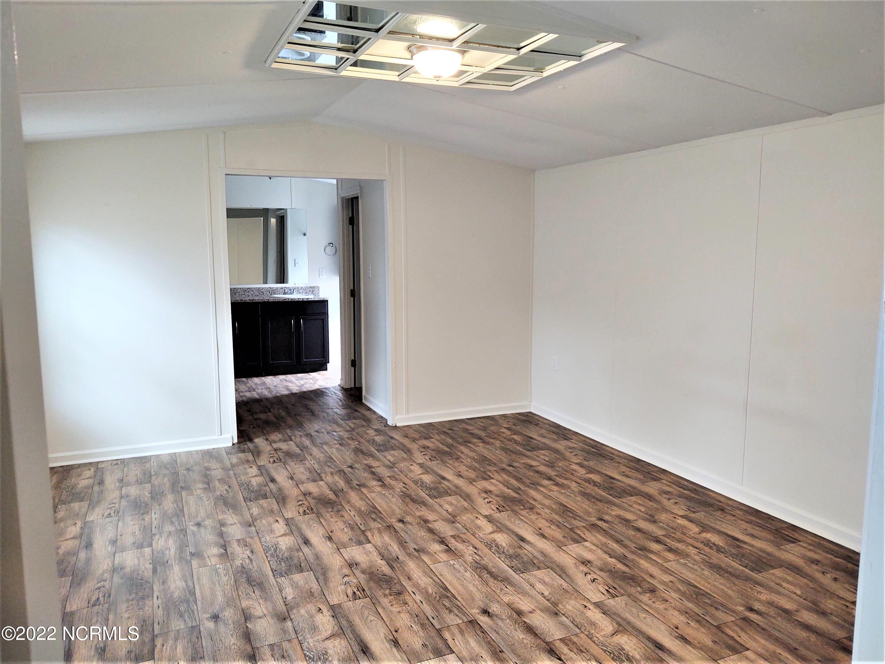 100560795 | Photo 10