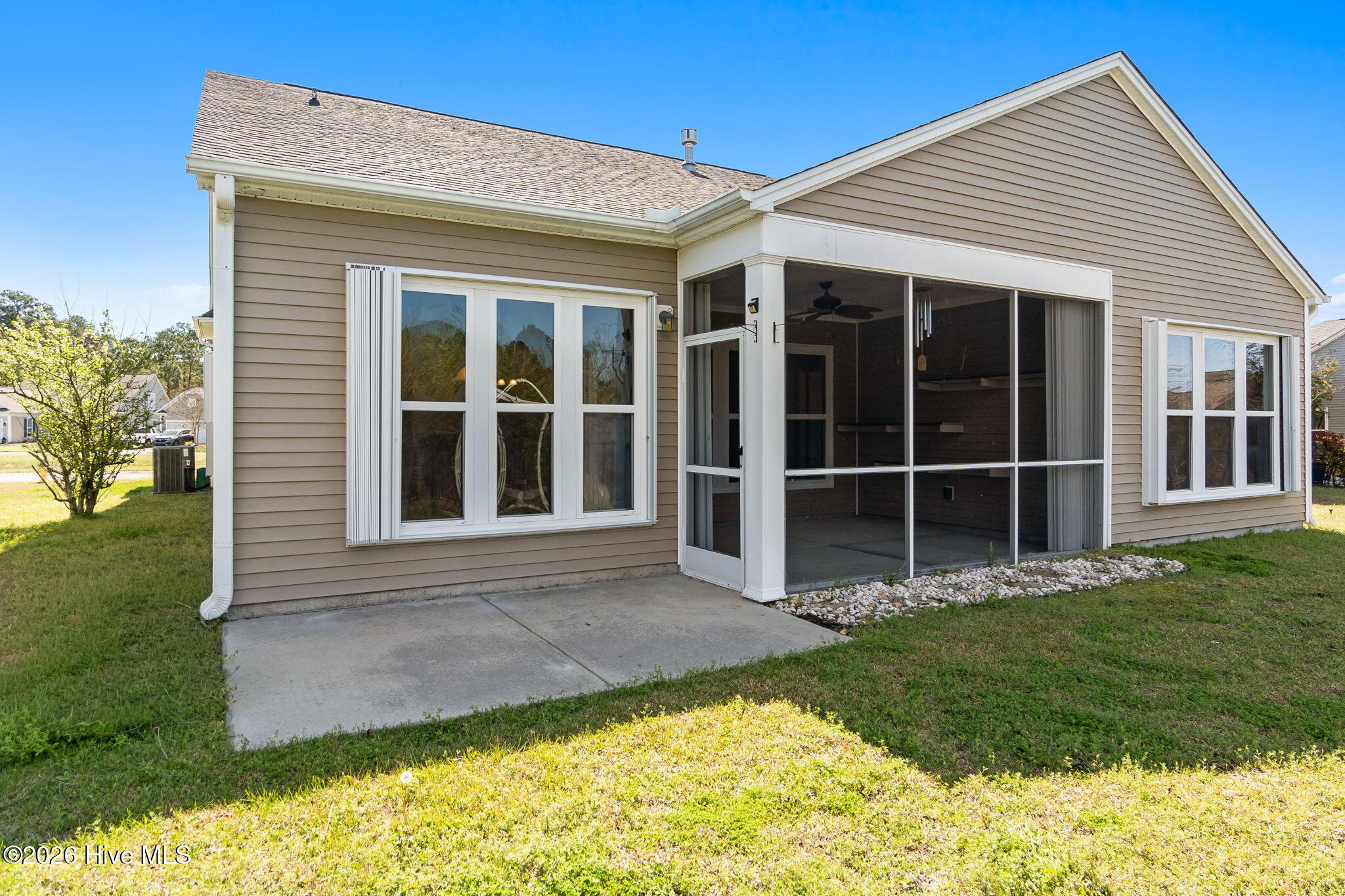 100561861 | Photo 25