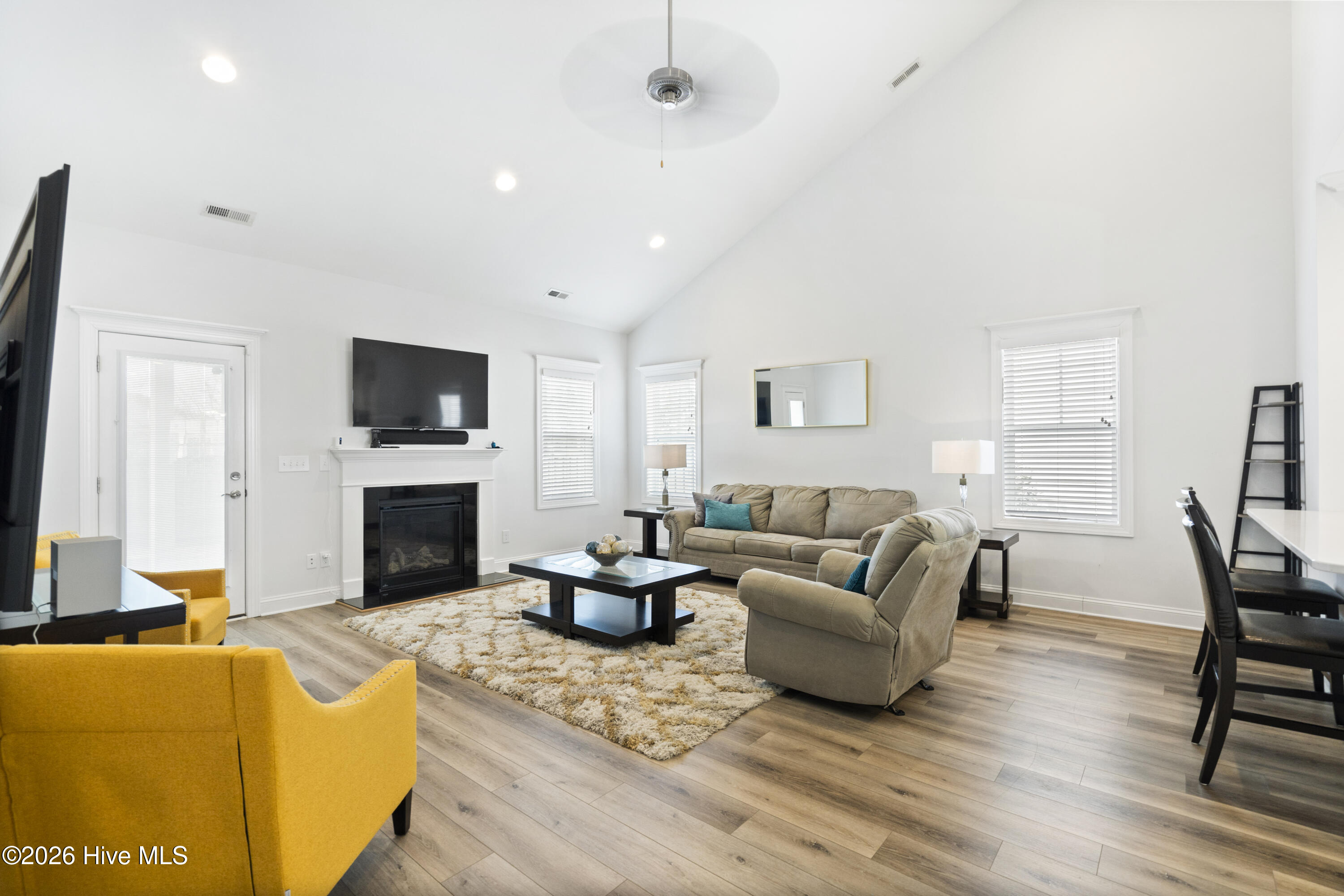 100554092 | Photo 11