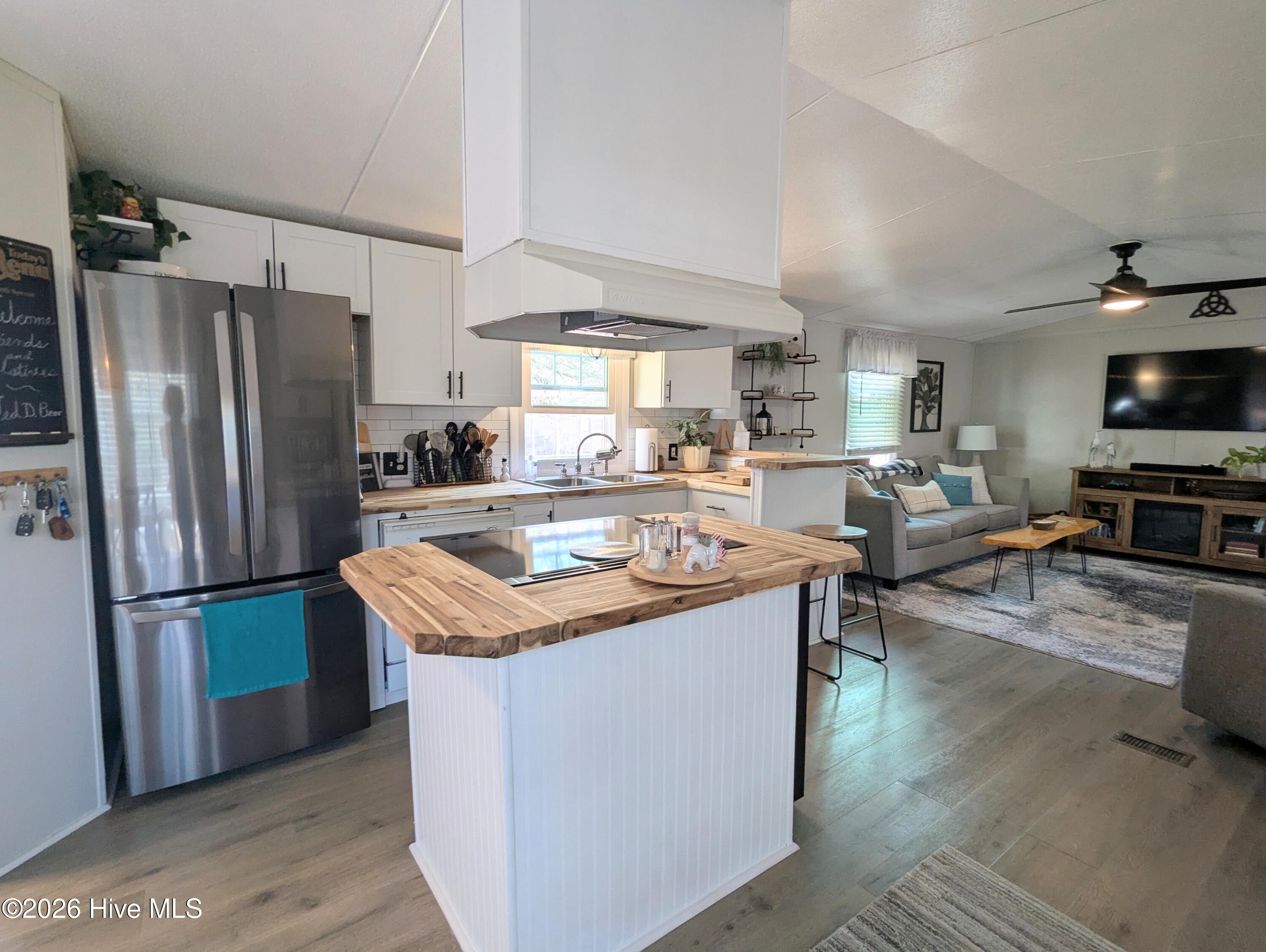 100548489 | Photo 13