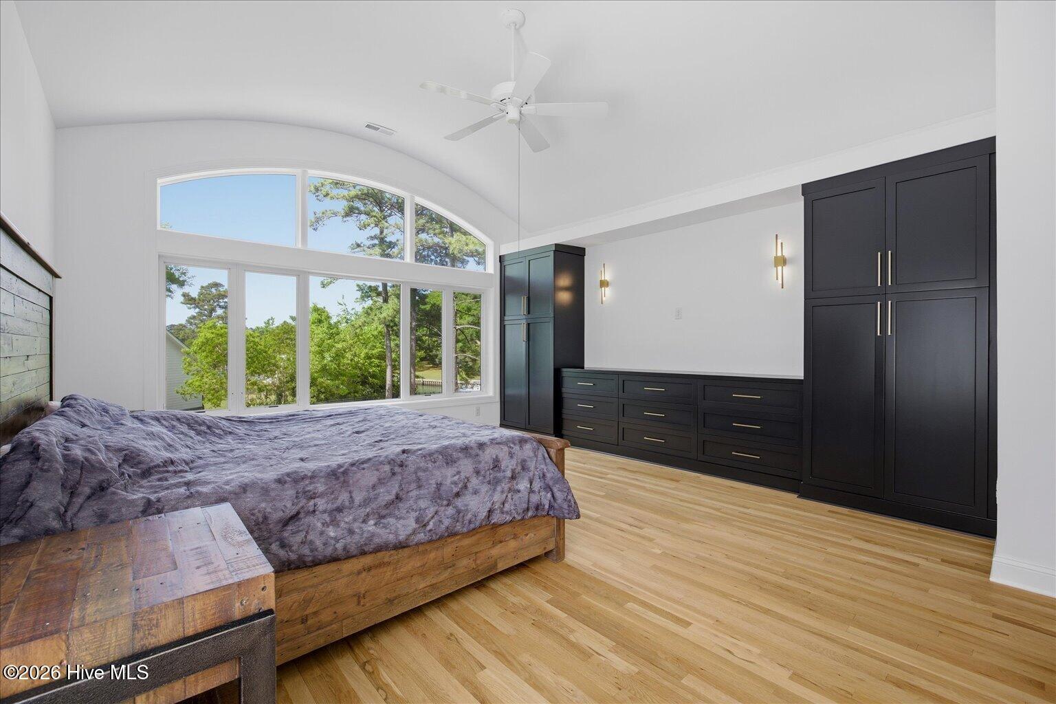 100569224 | Photo 24