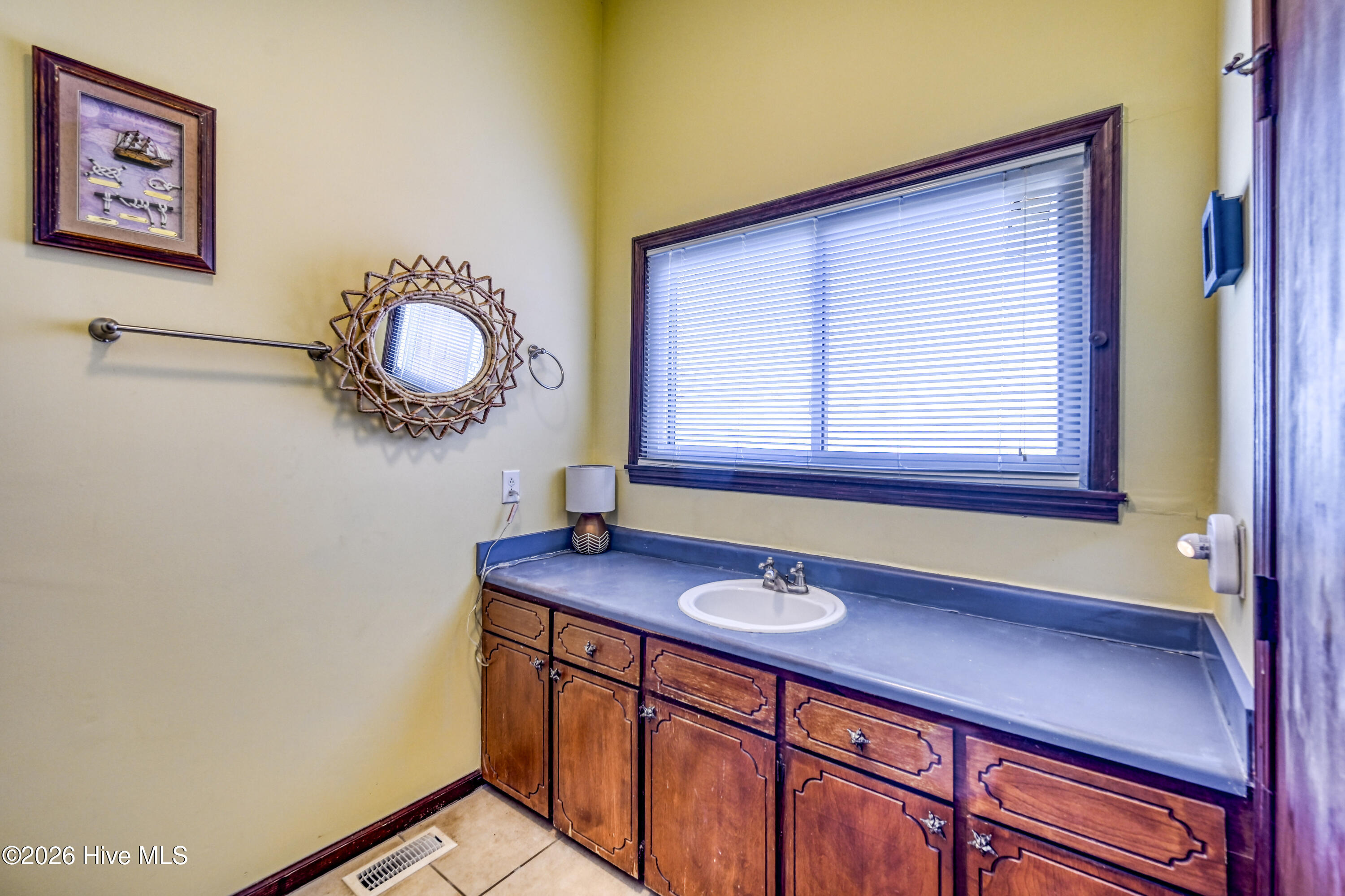 100557799 | Photo 30