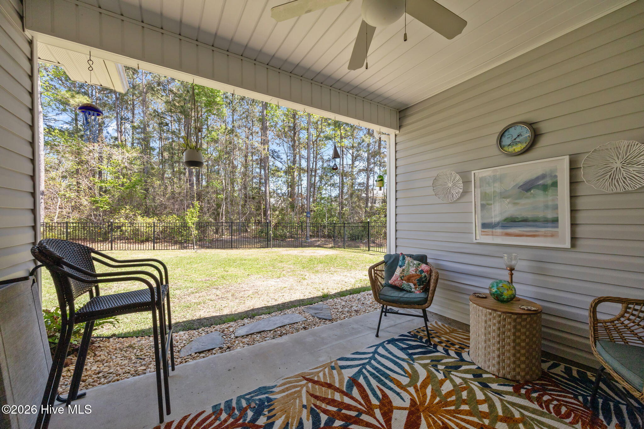 100563665 | Photo 41