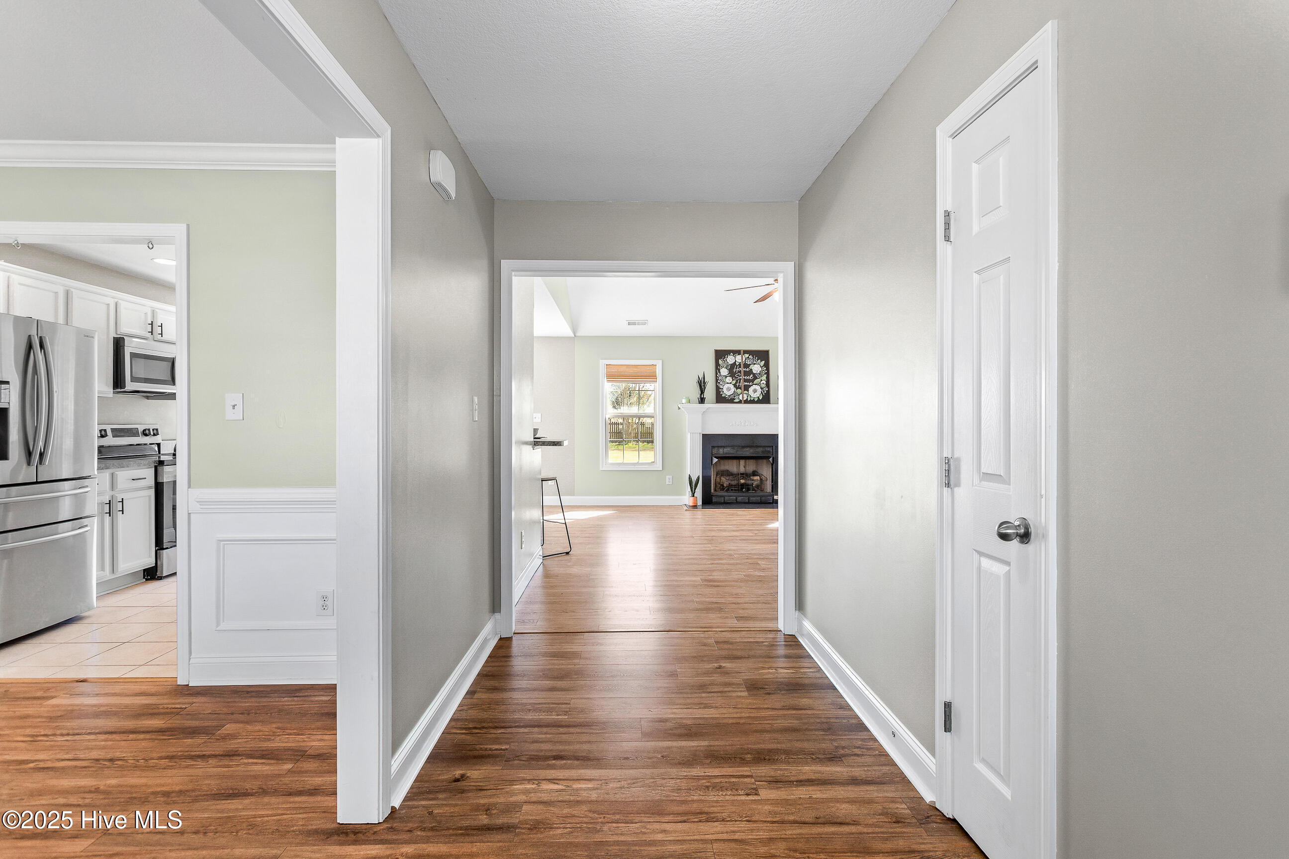 141 Weste Avenue, Jacksonville, NC 28540 – photo 5: Foyer