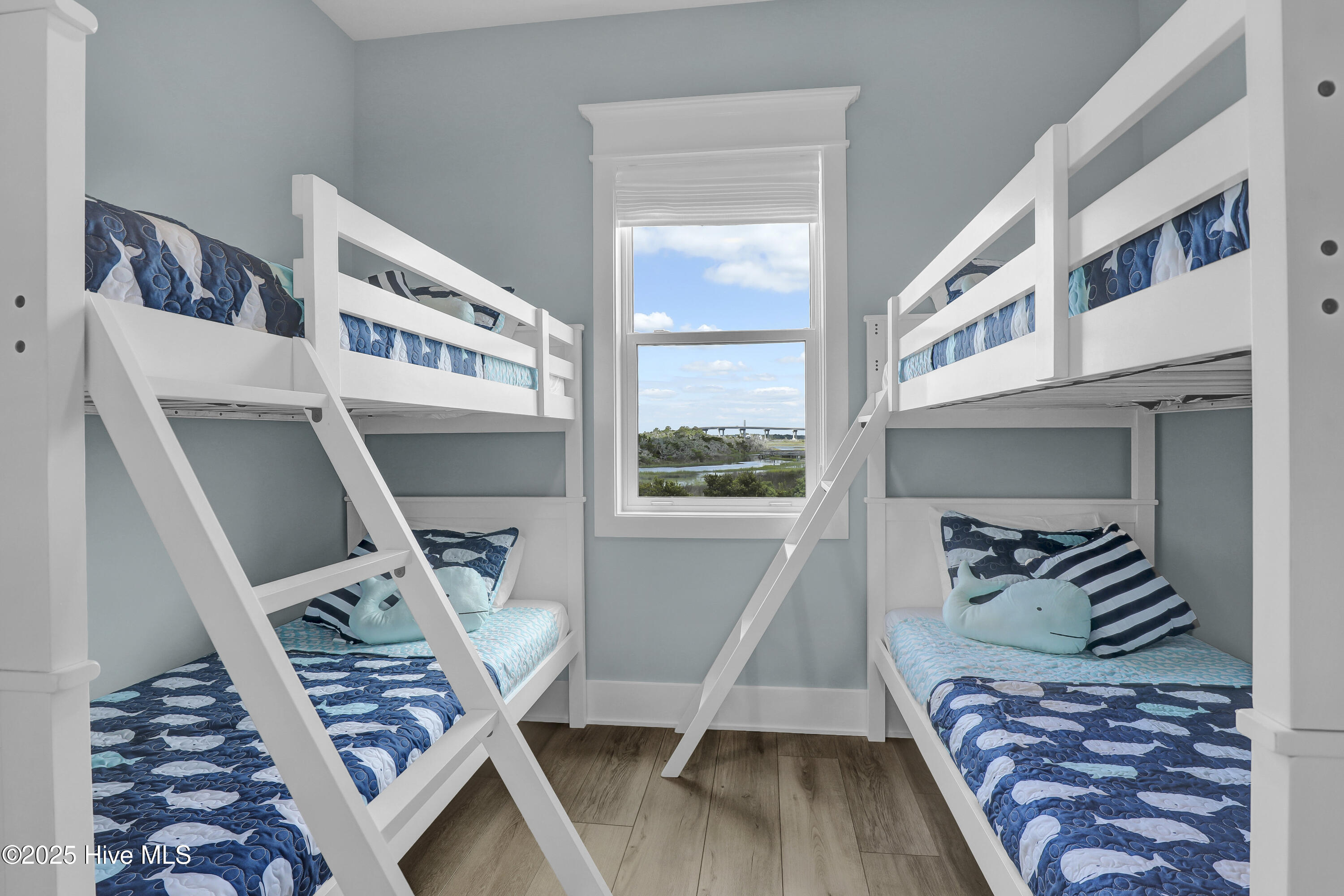 100555615 | Photo 23