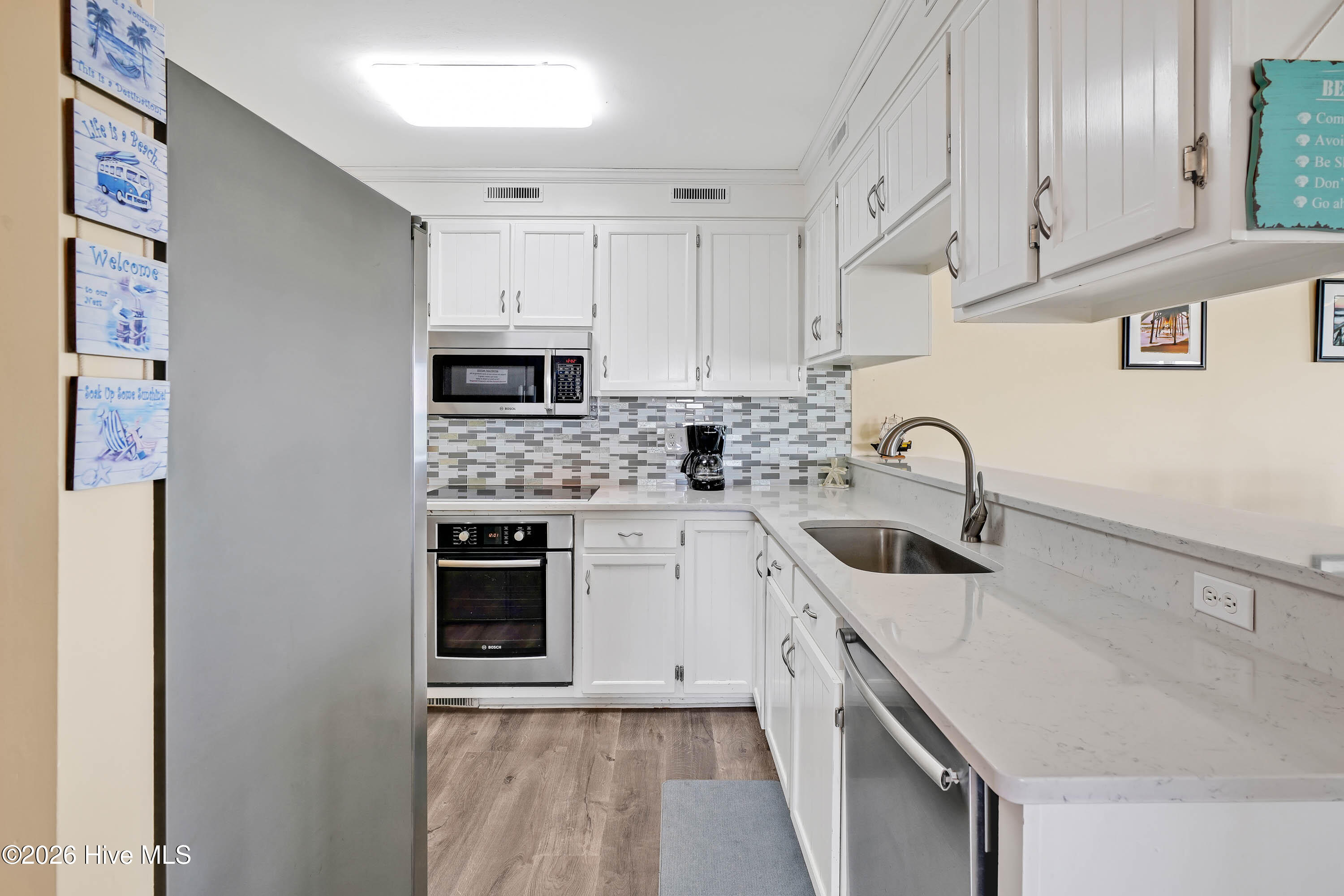 100565852 | Photo 10