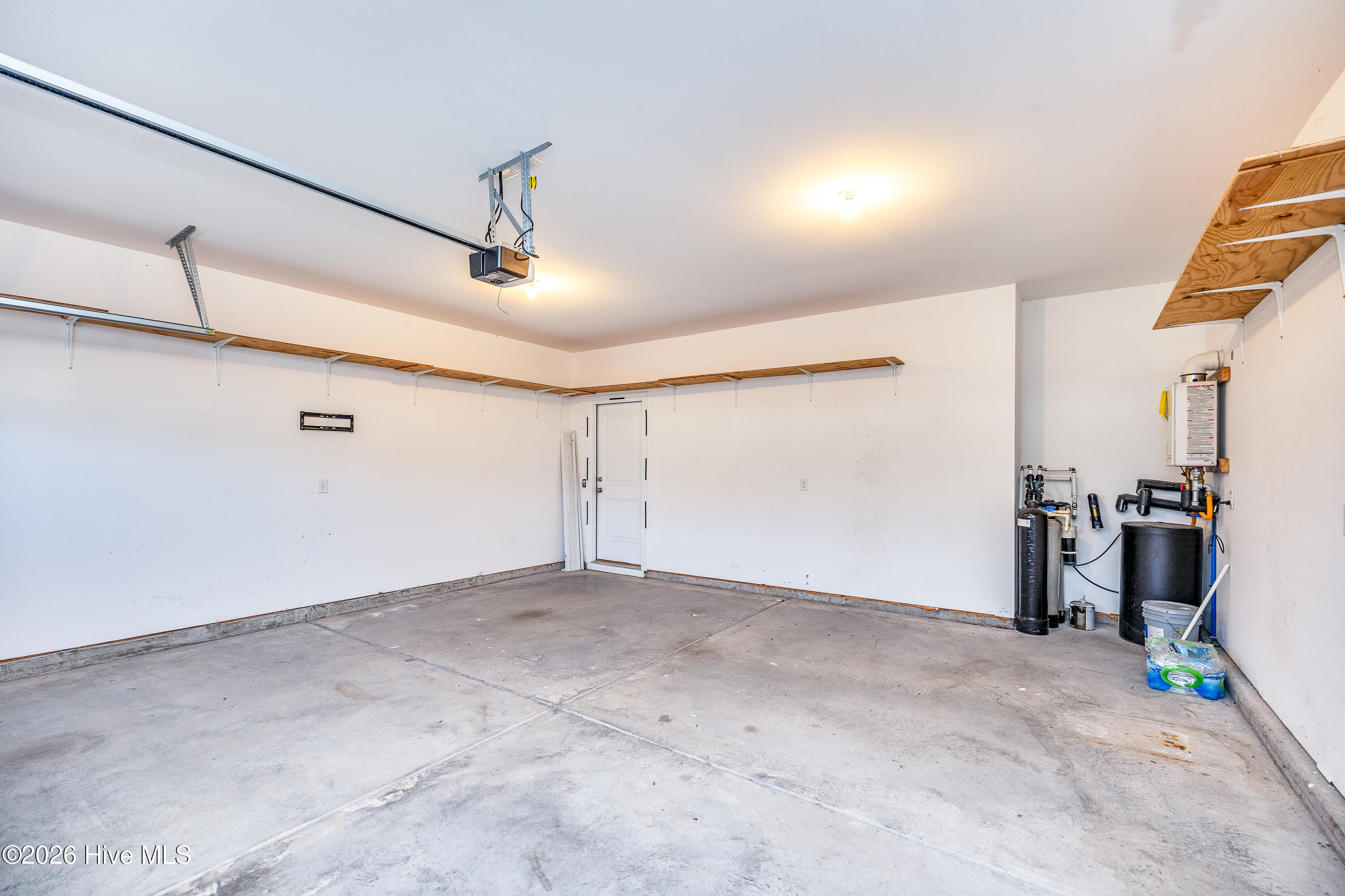 100548253 | Photo 49