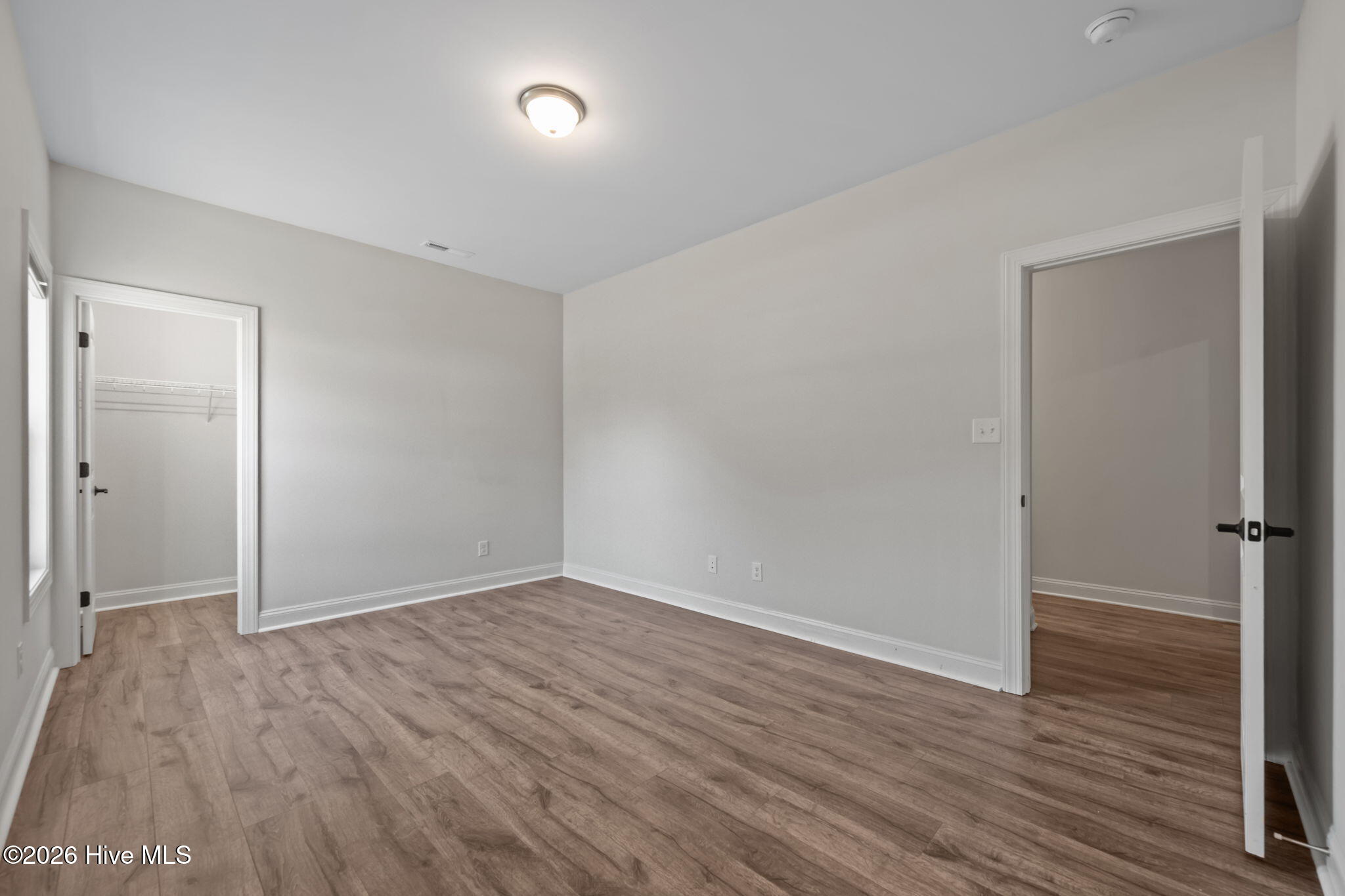 100561720 | Photo 38