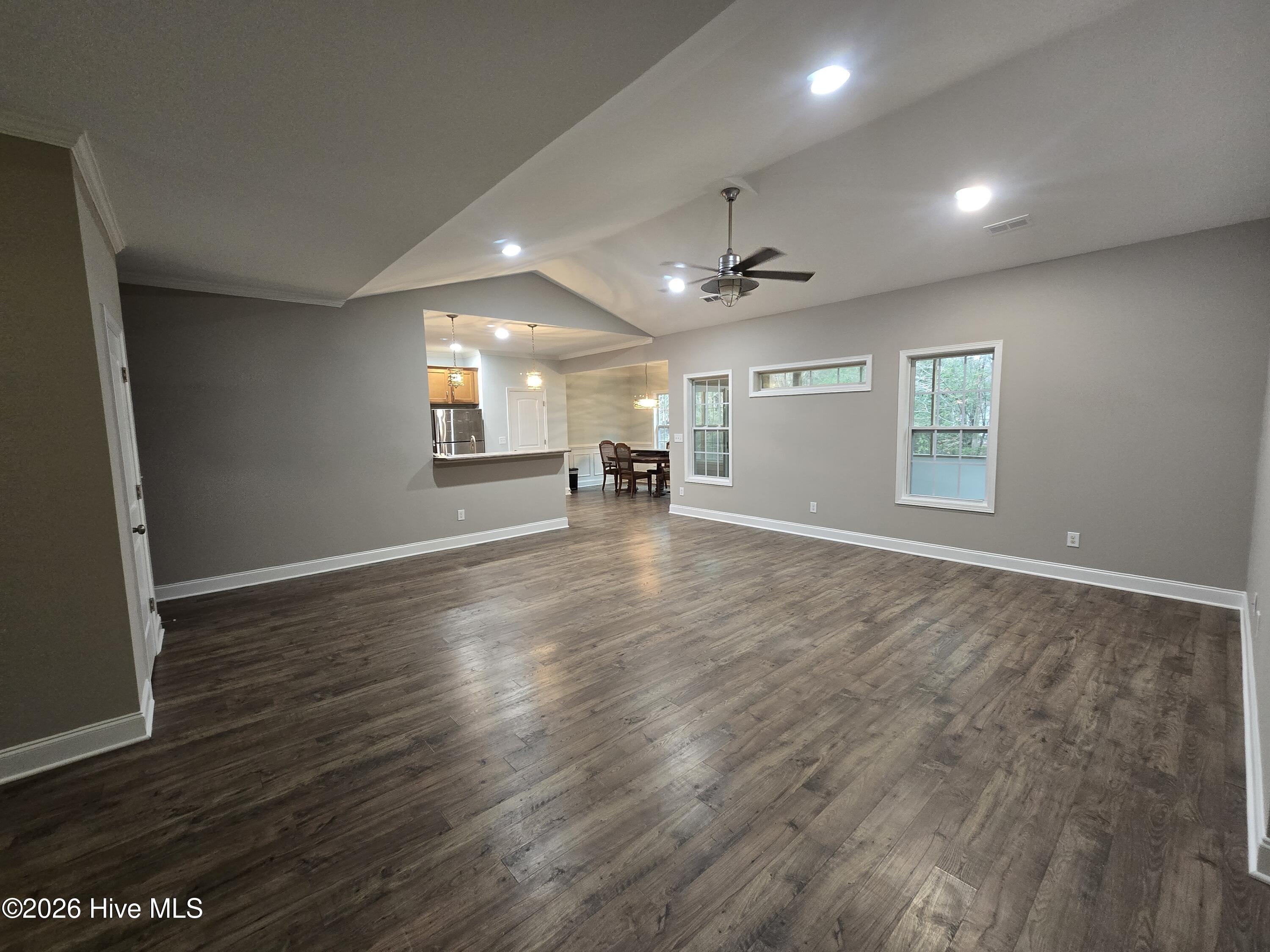 100547360 | Photo 26