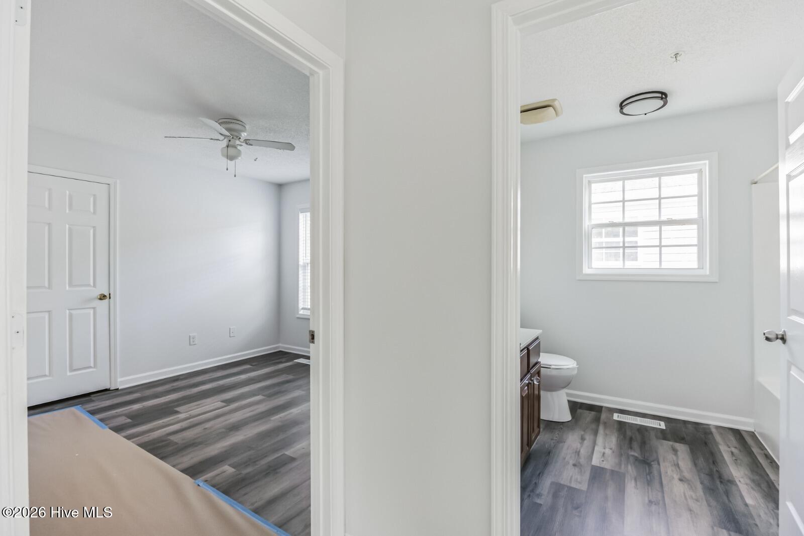 100561055 | Photo 11