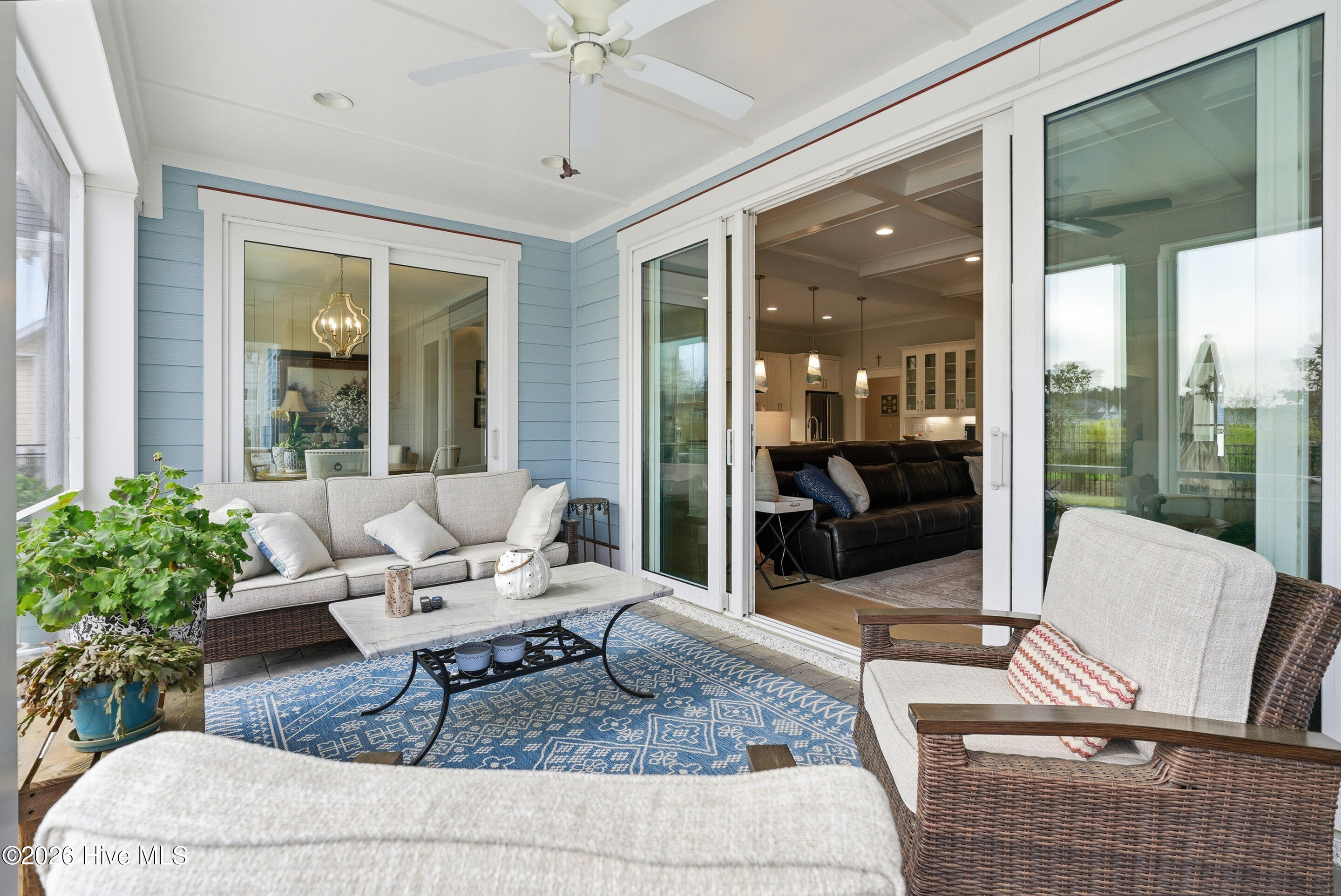 100562941 | Photo 25