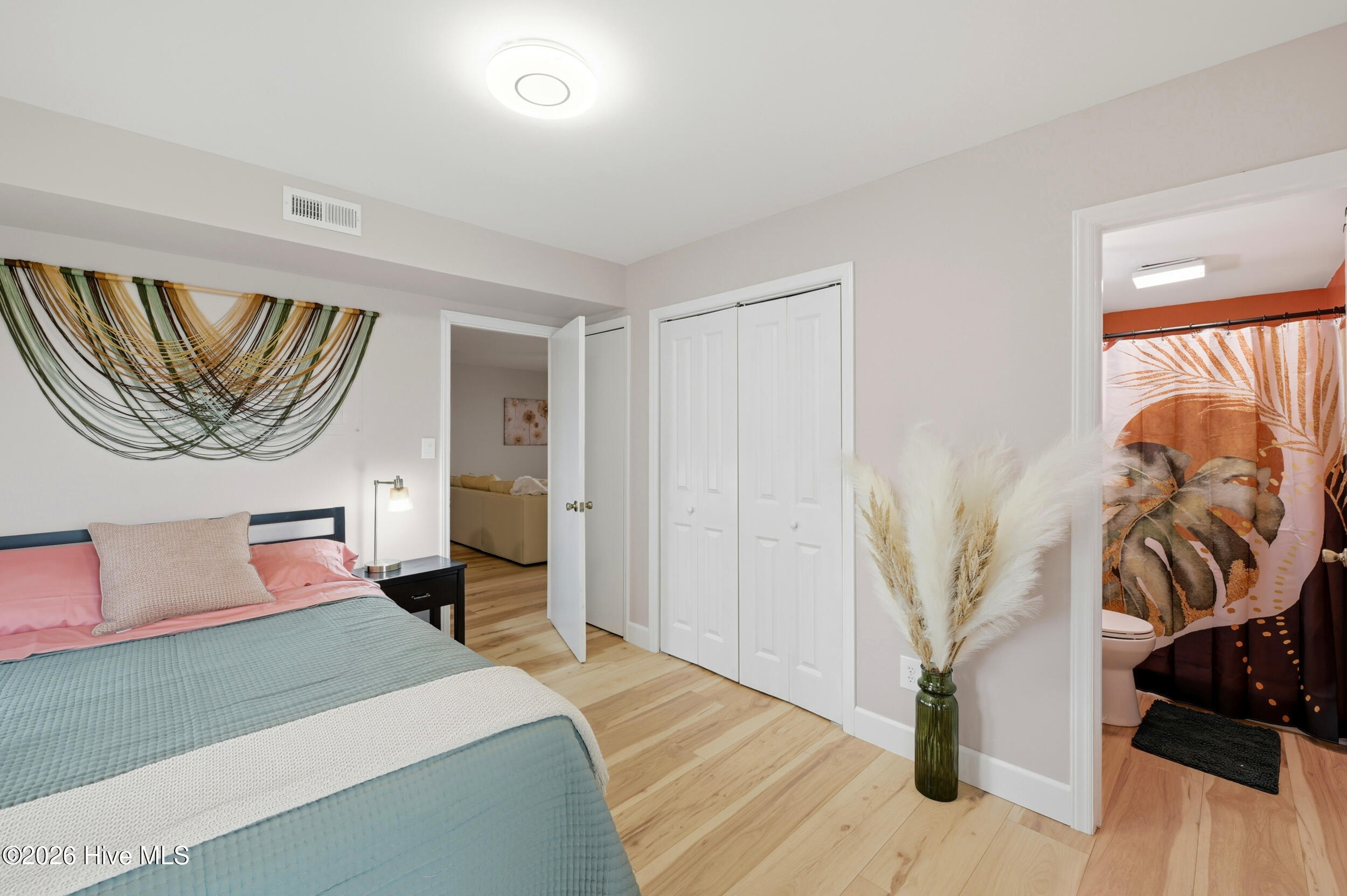 100557756 | Photo 15