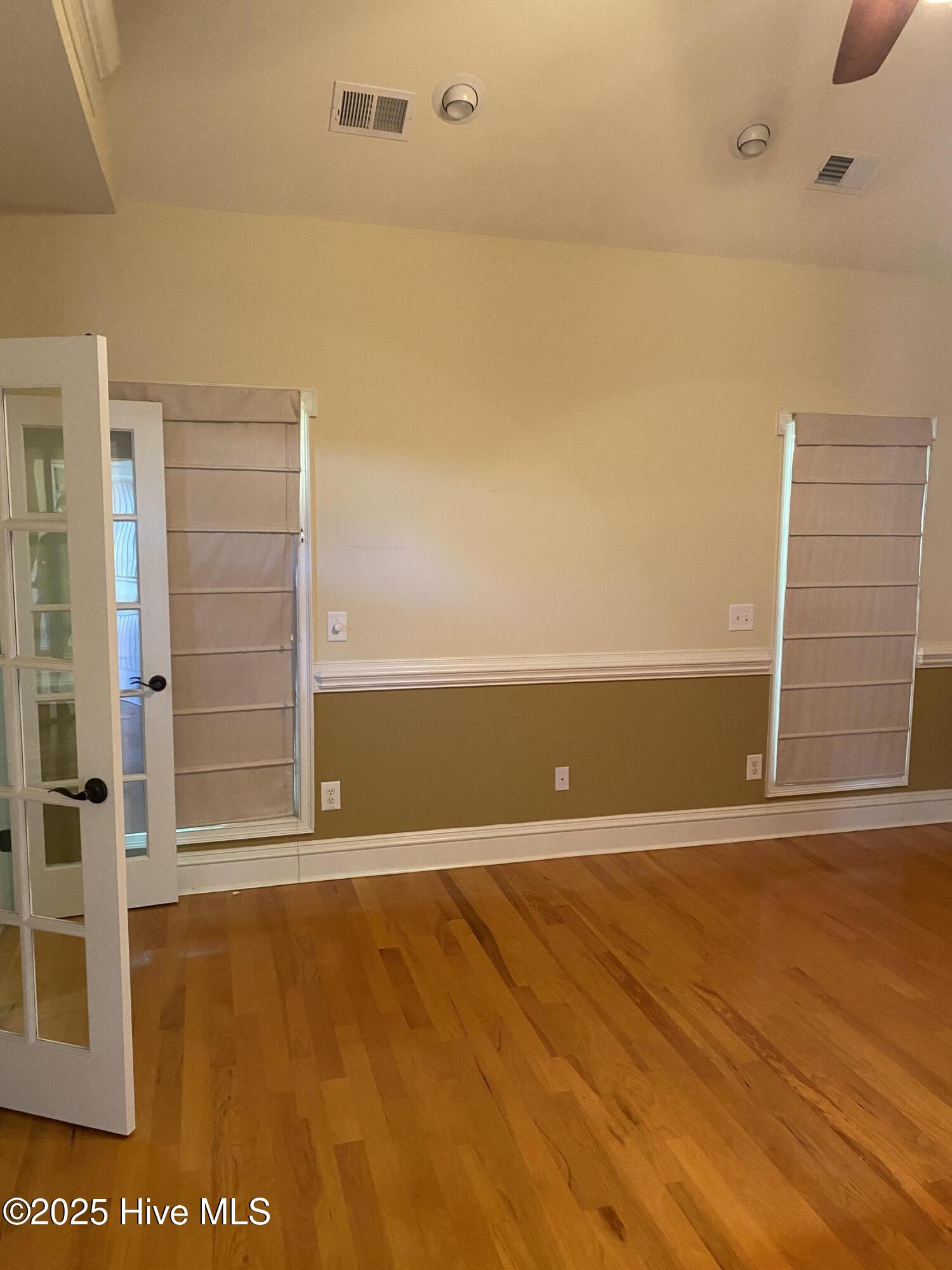 100520083 | Photo 22