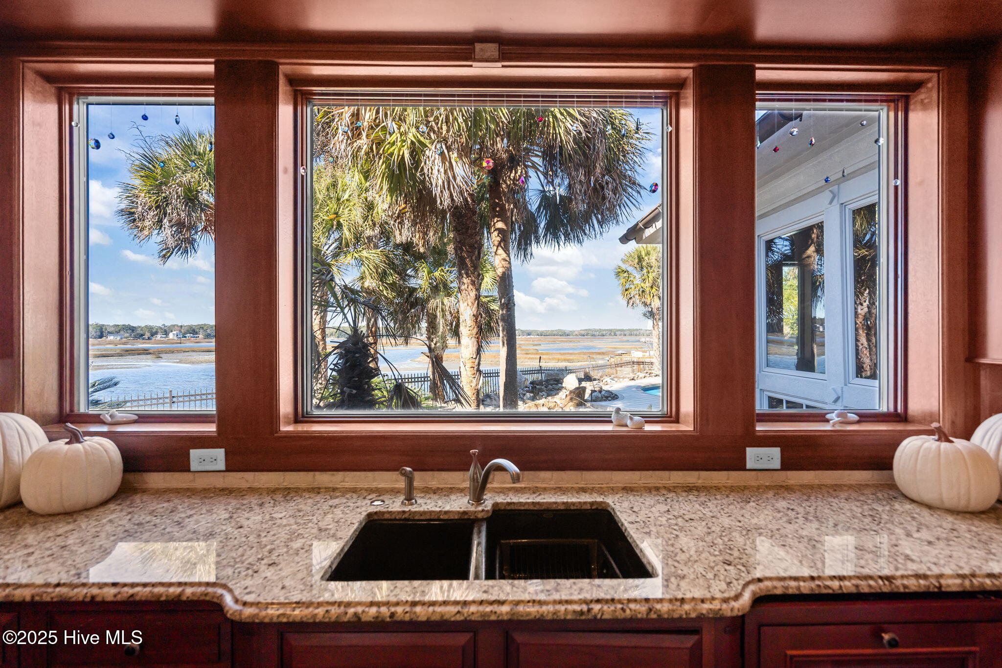 100547936 | Photo 25