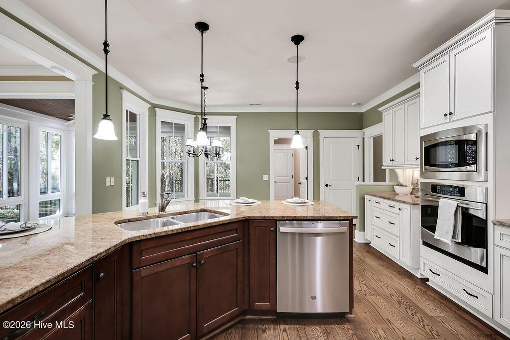 100548295 | Photo 26