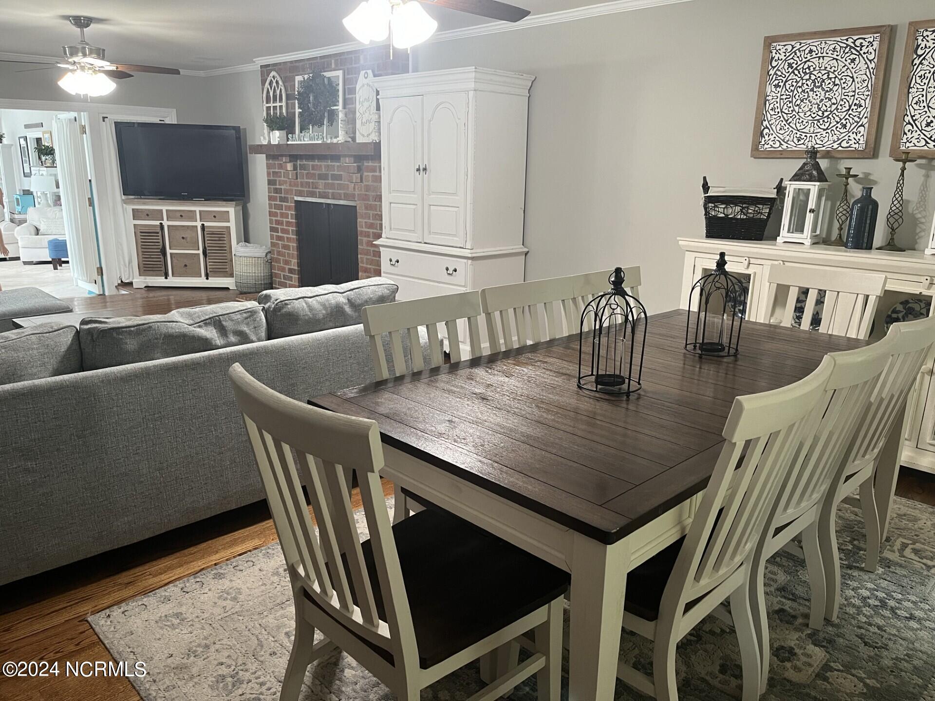 100570144 | Photo 15