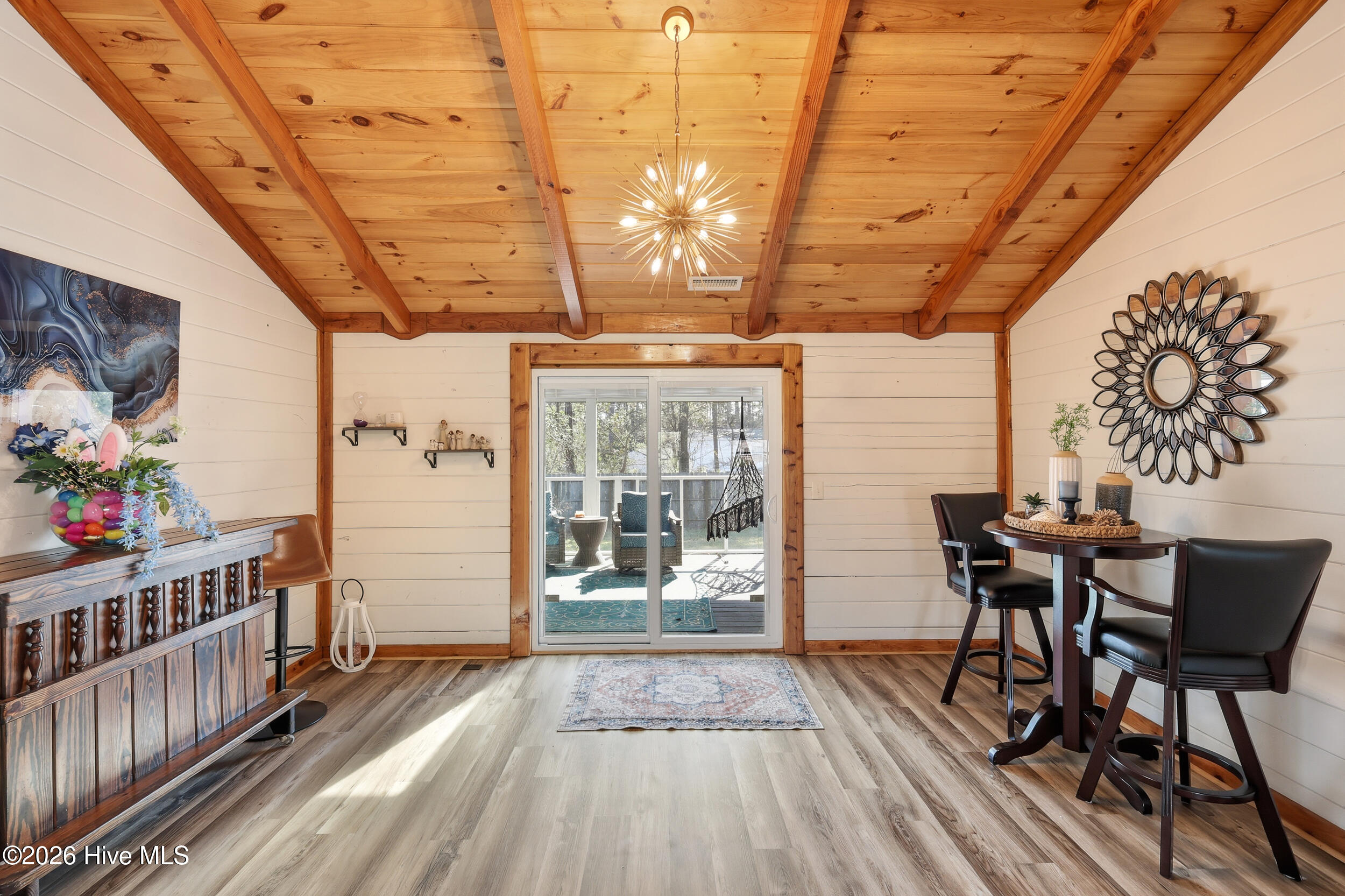 100563563 | Photo 17