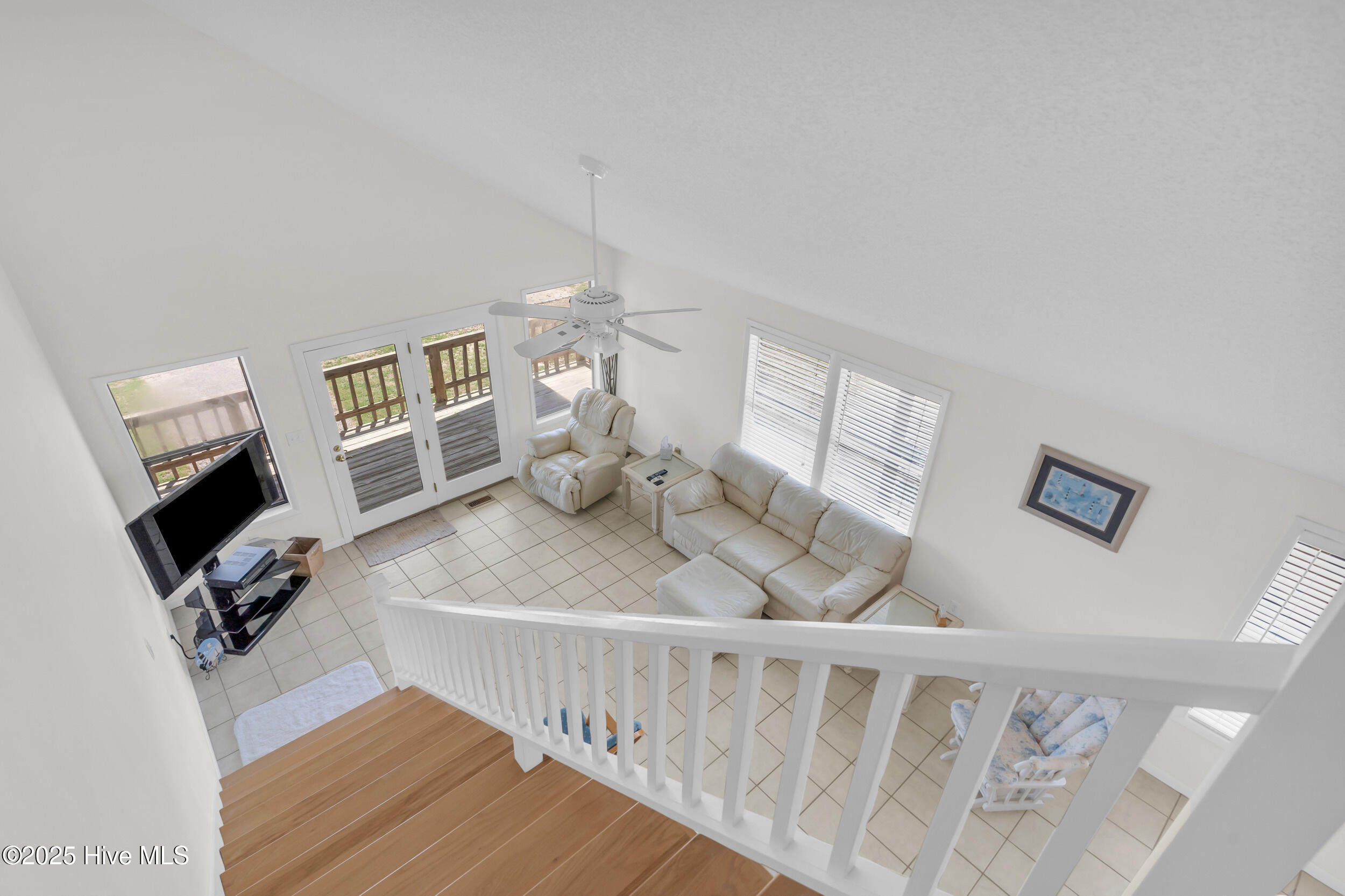 100521626 | Photo 25