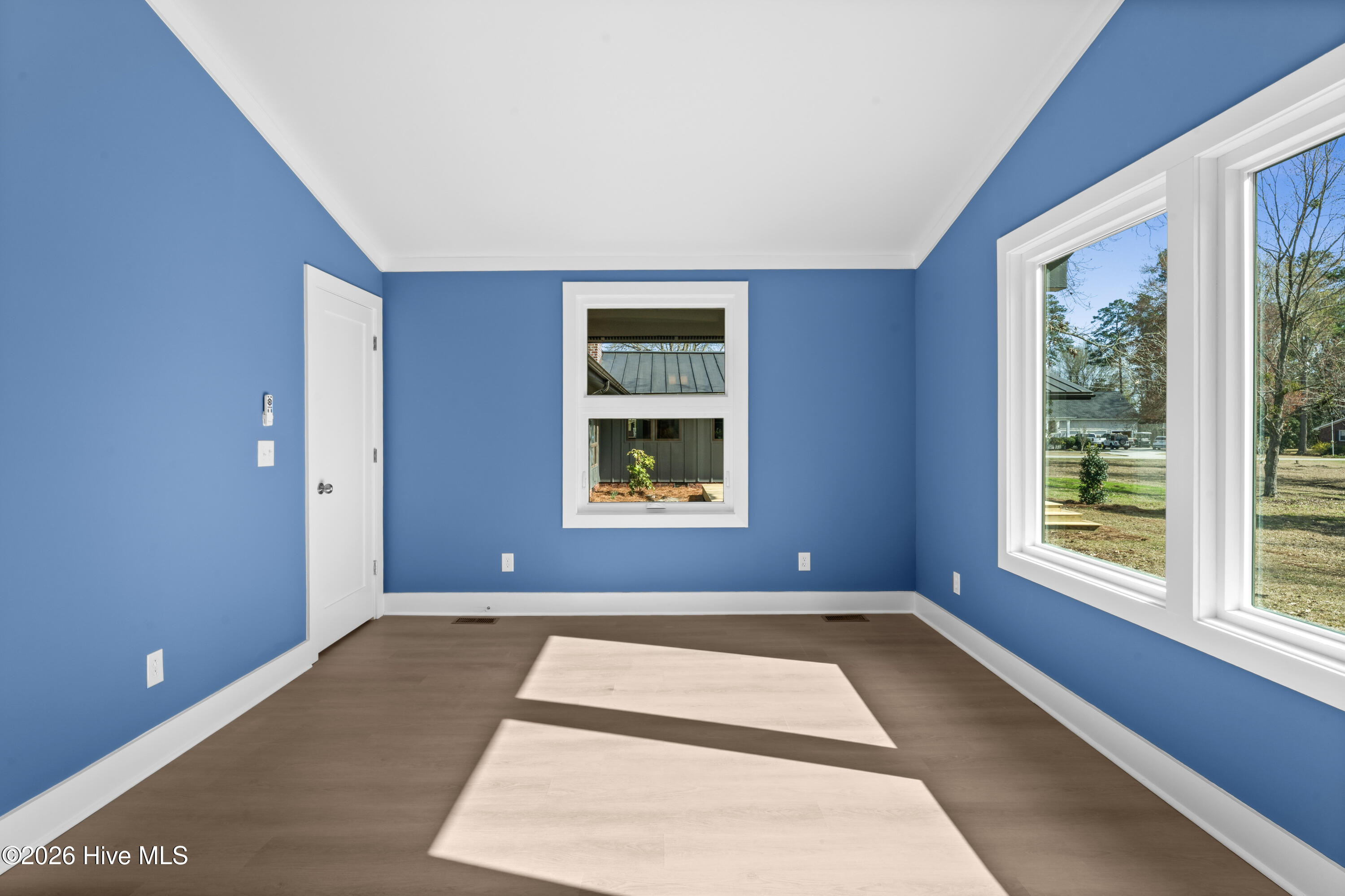 100561739 | Photo 40