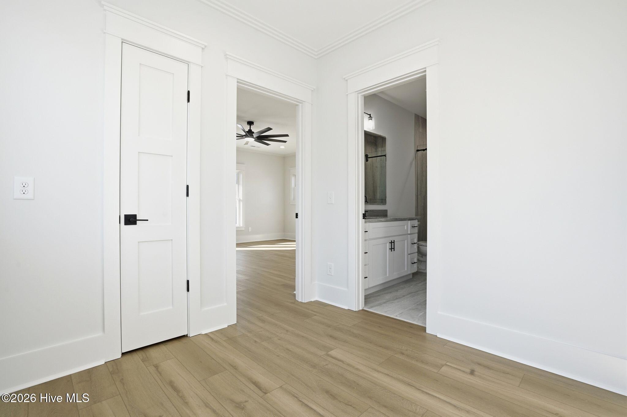 100554996 | Photo 51