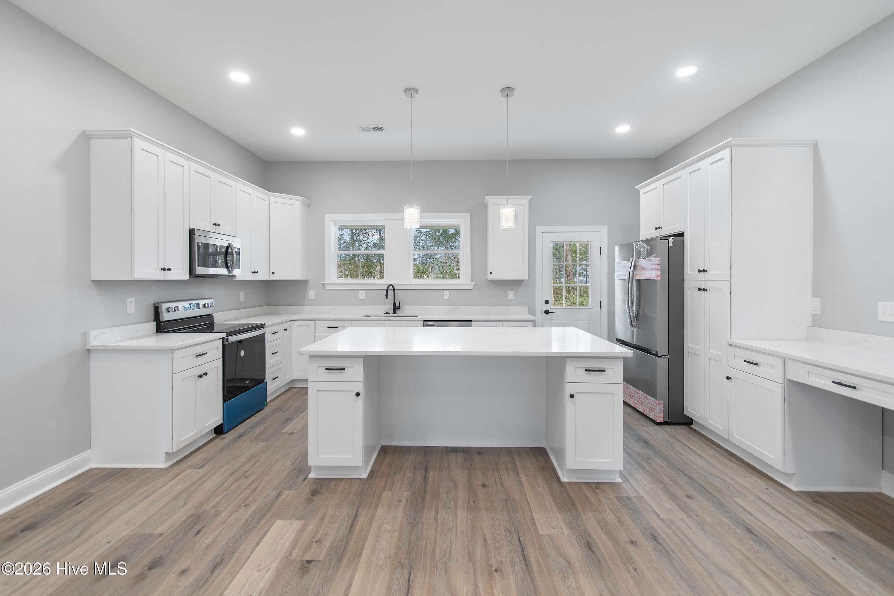 100563159 | Photo 11