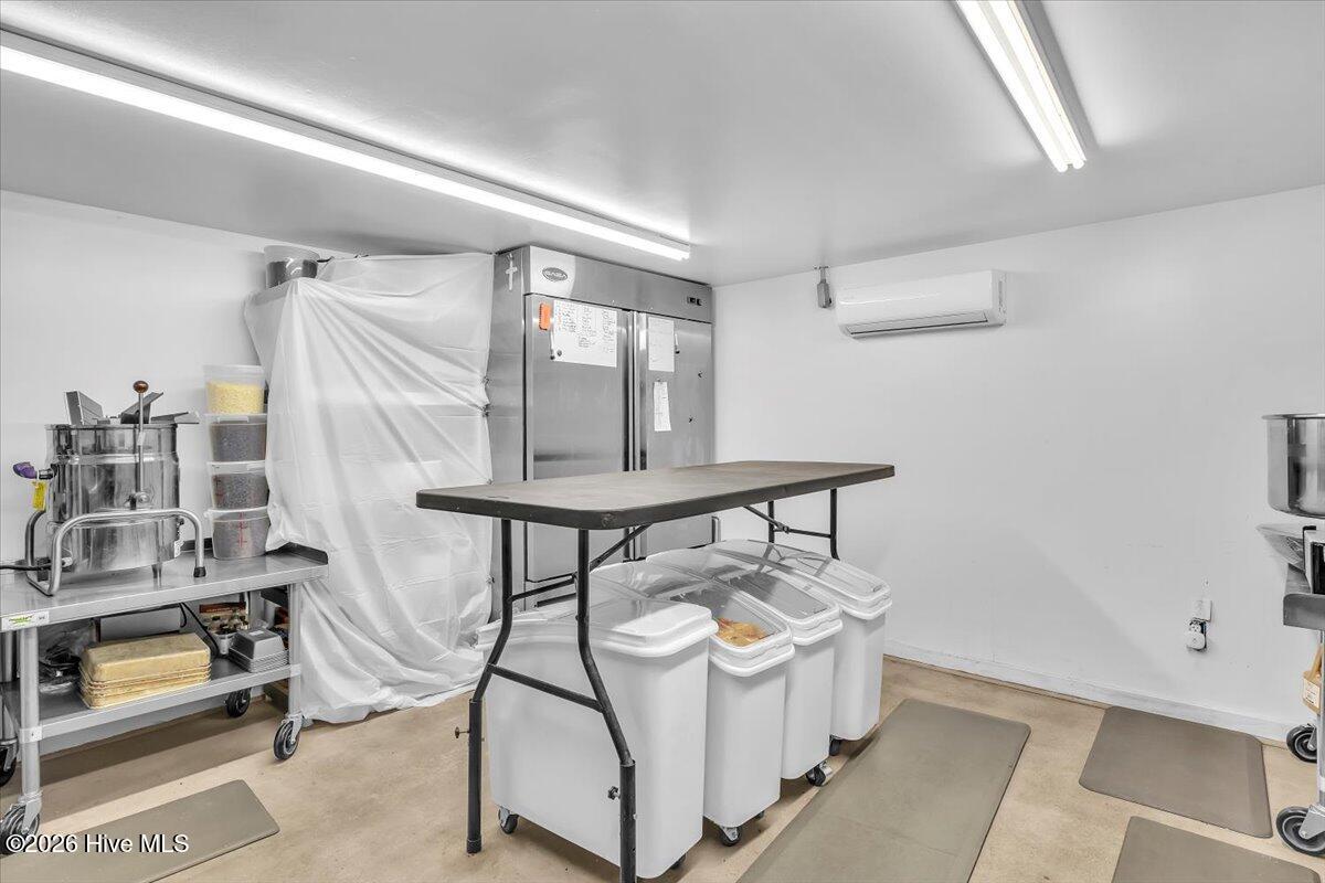 100551922 | Photo 76