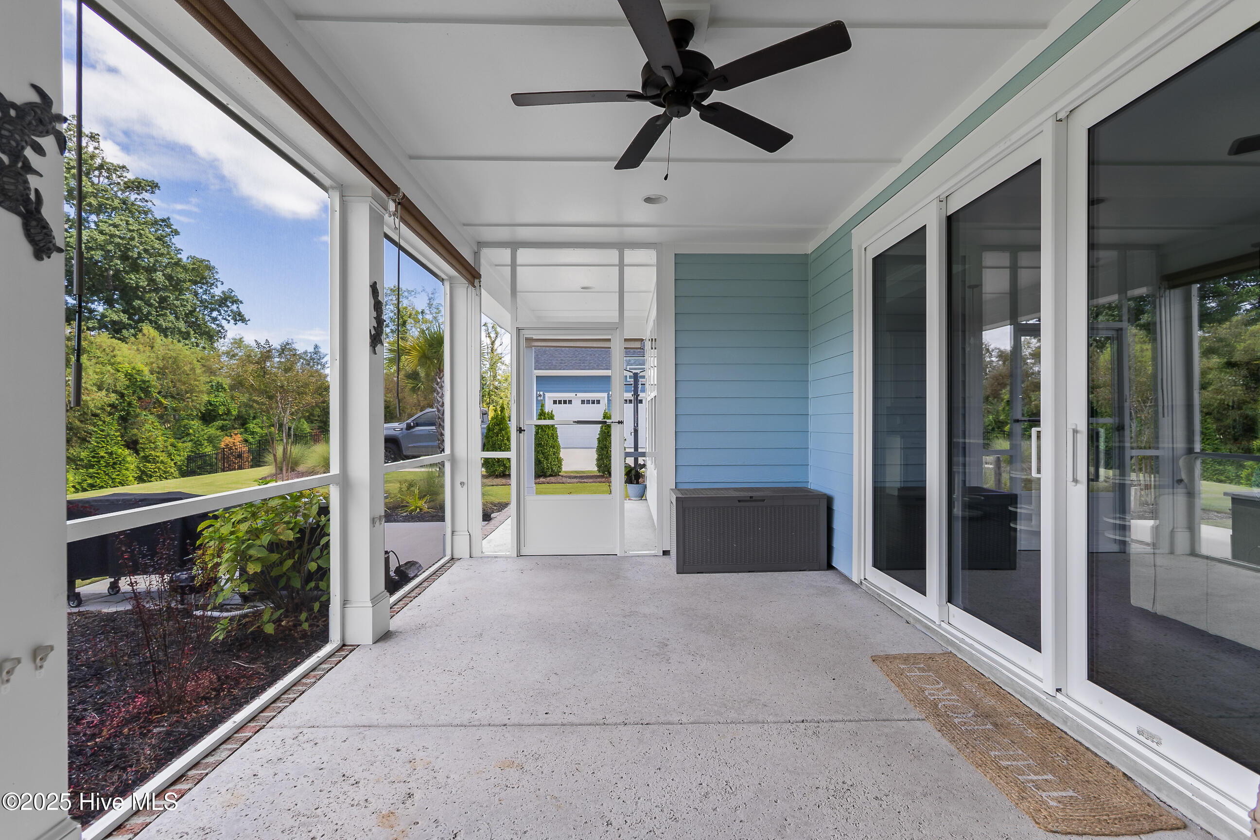 100536190 | Photo 36