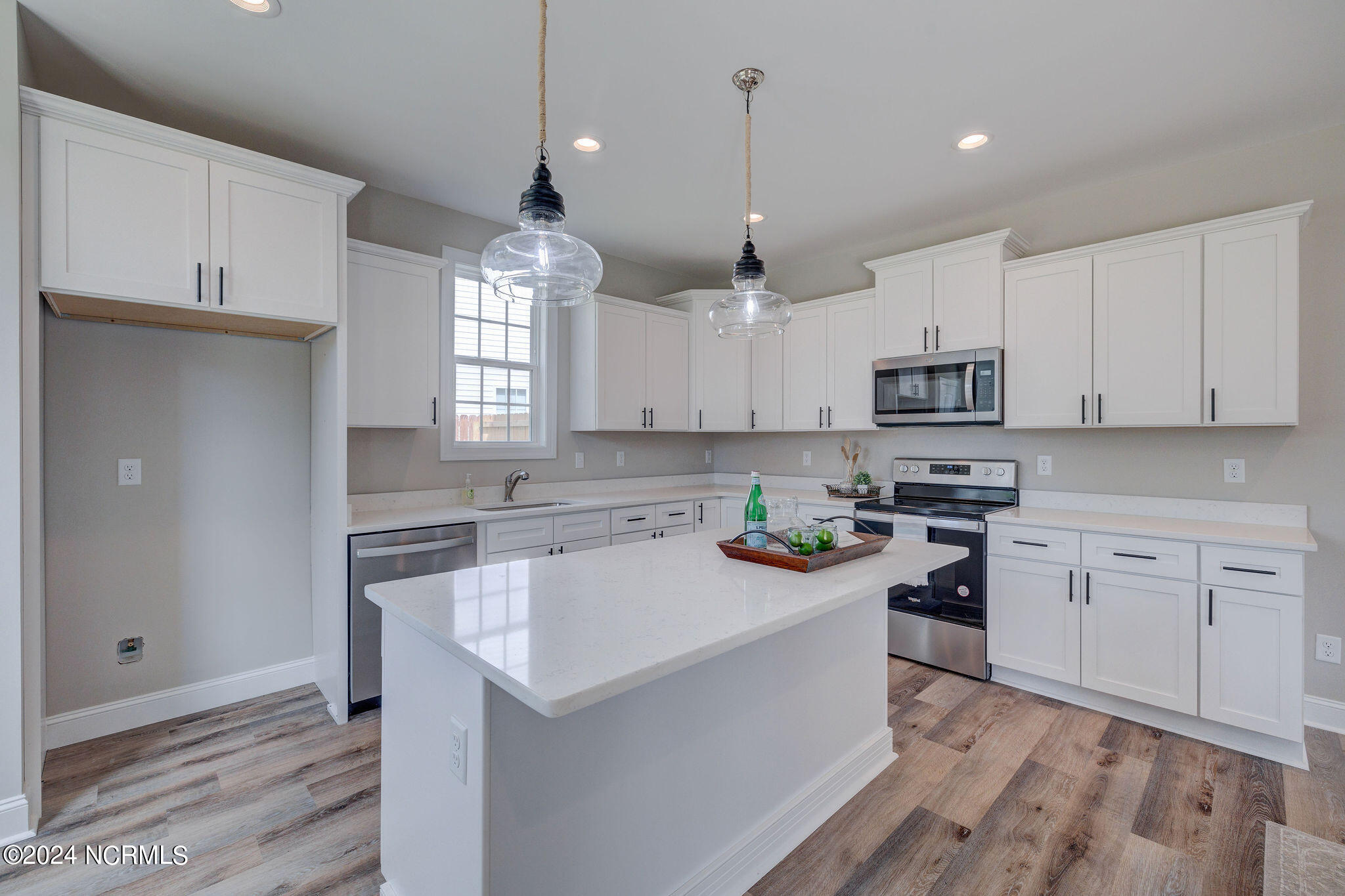 100548274 | Photo 13