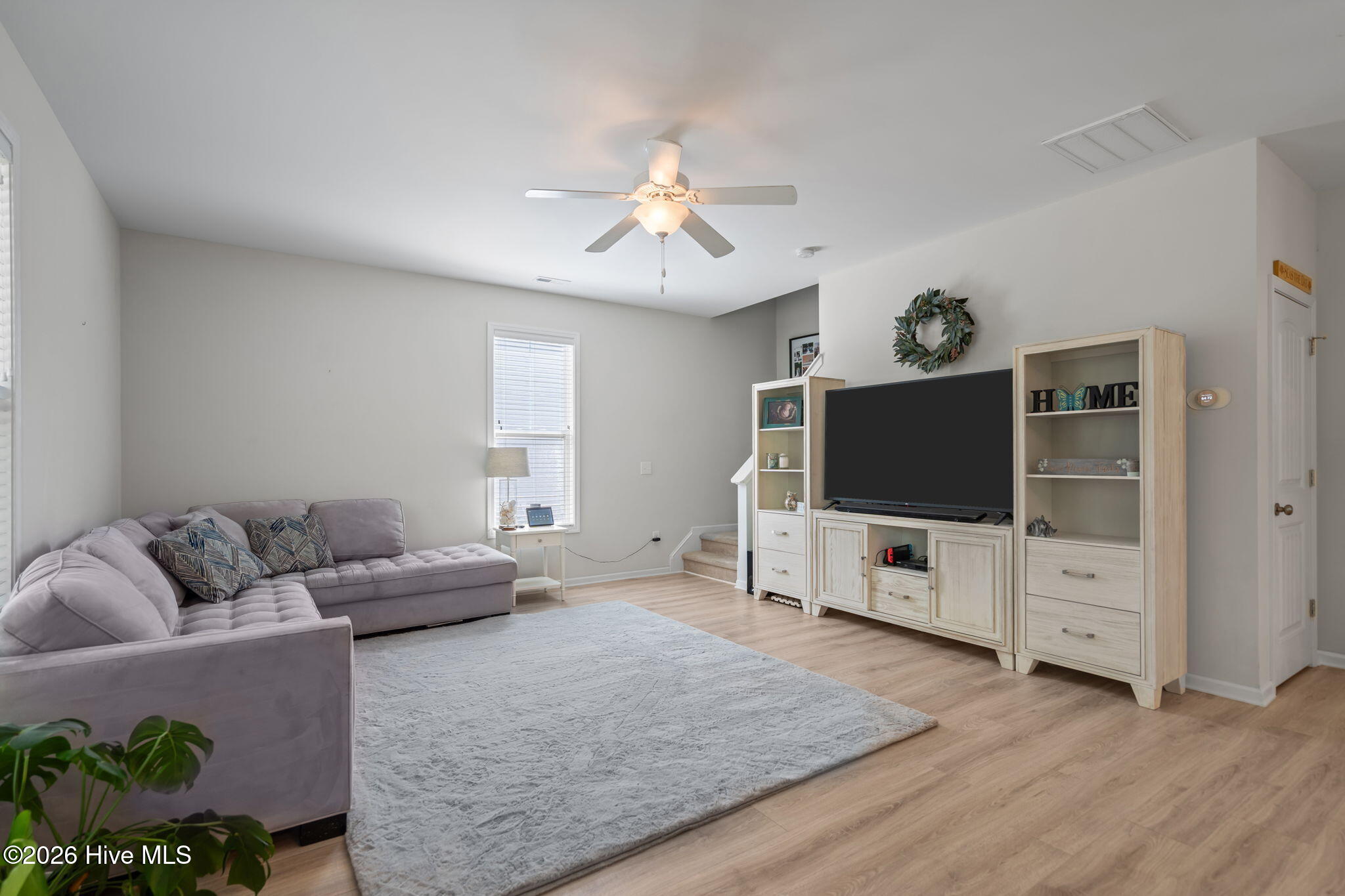 100570490 | Photo 10