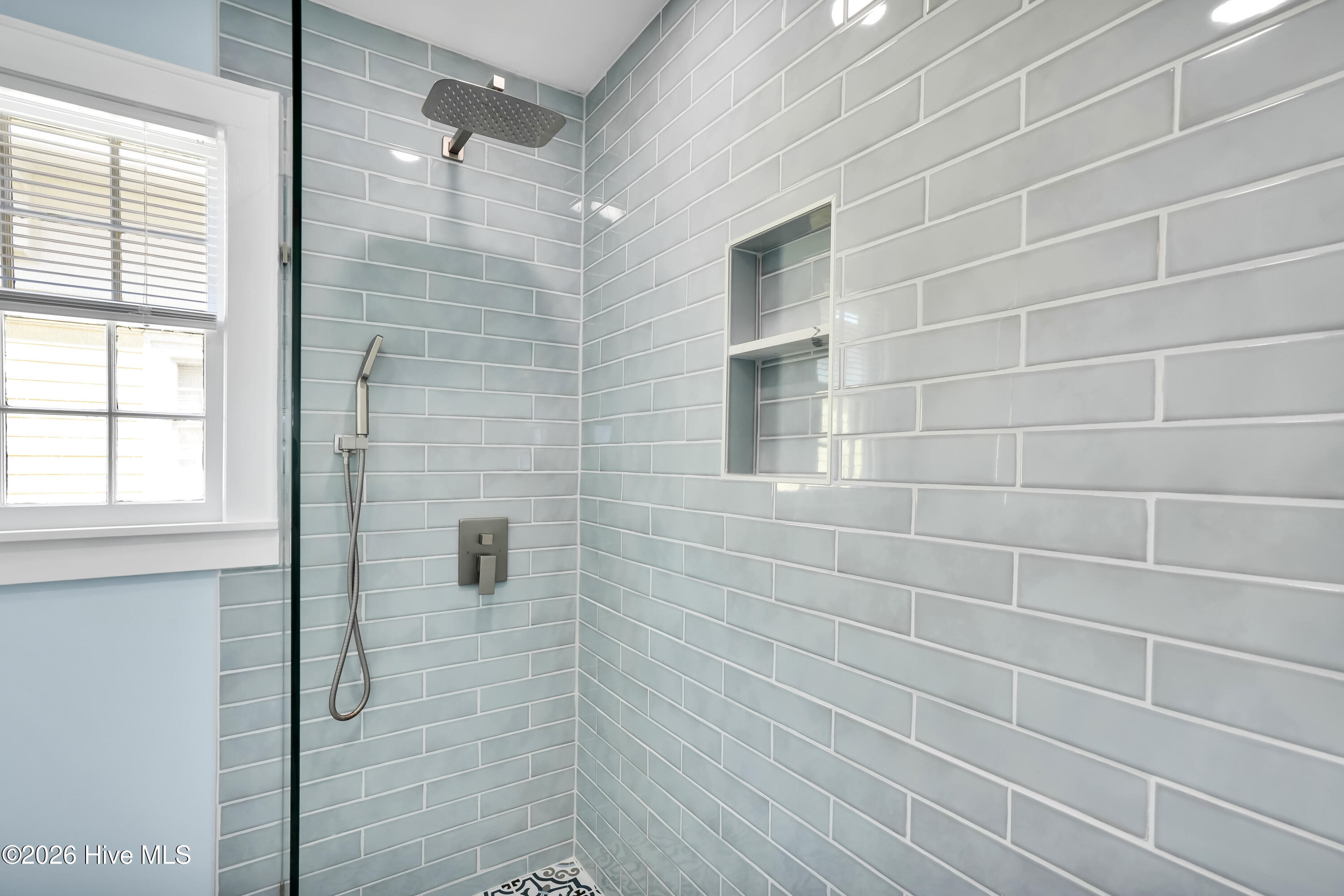 100564635 | Photo 25