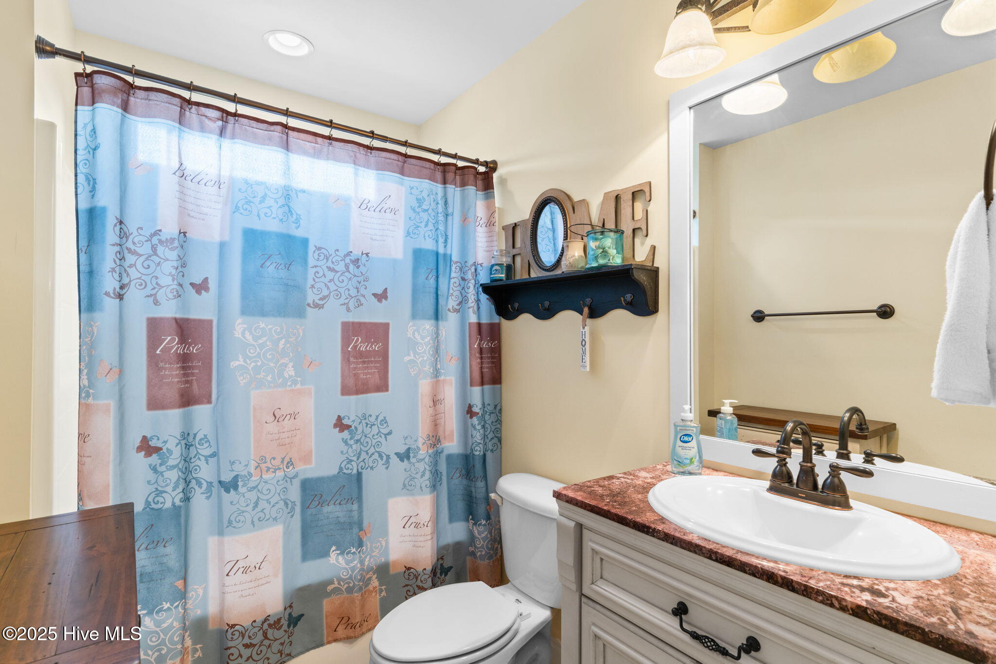 100546852 | Photo 23