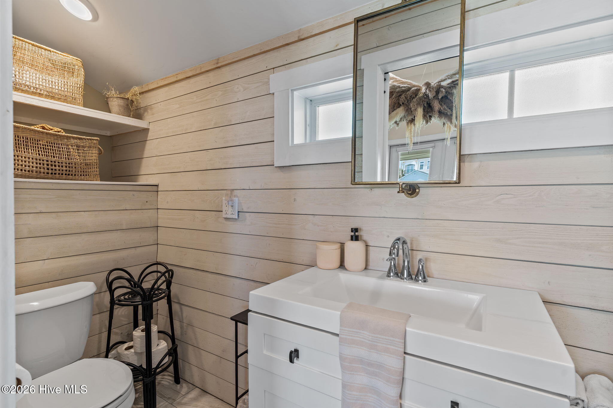 100565968 | Photo 51