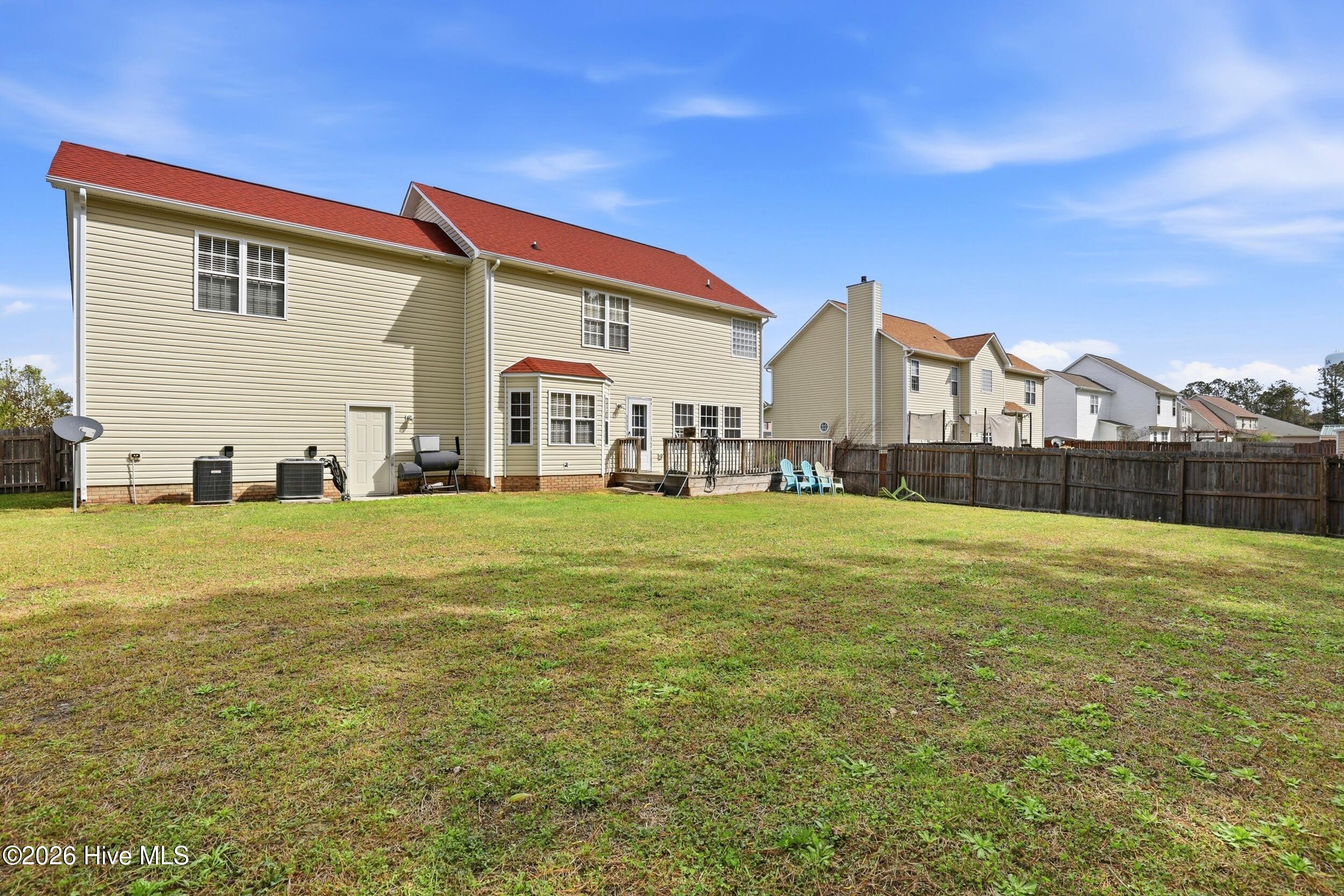 100561590 | Photo 22