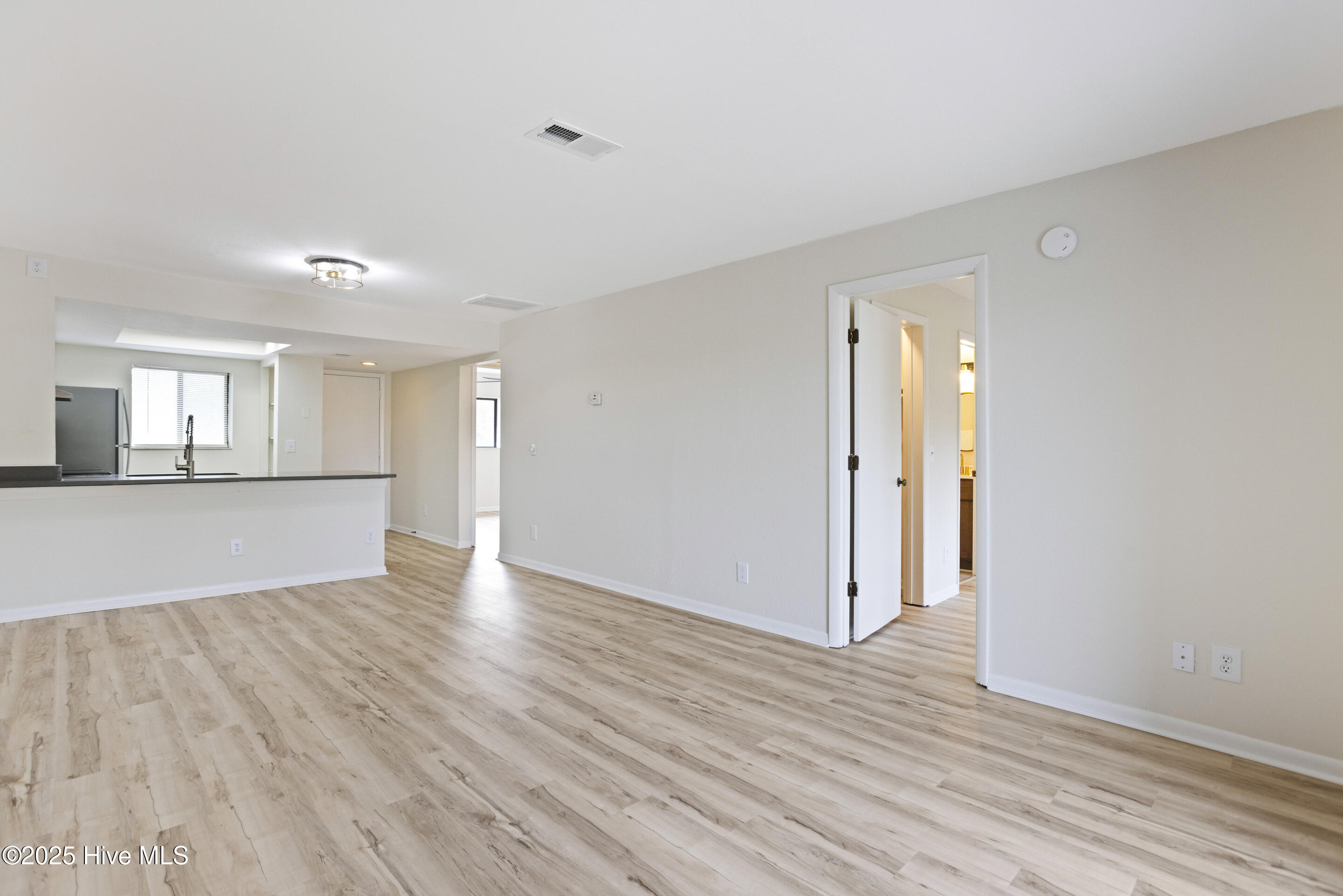 100537124 | Photo 13