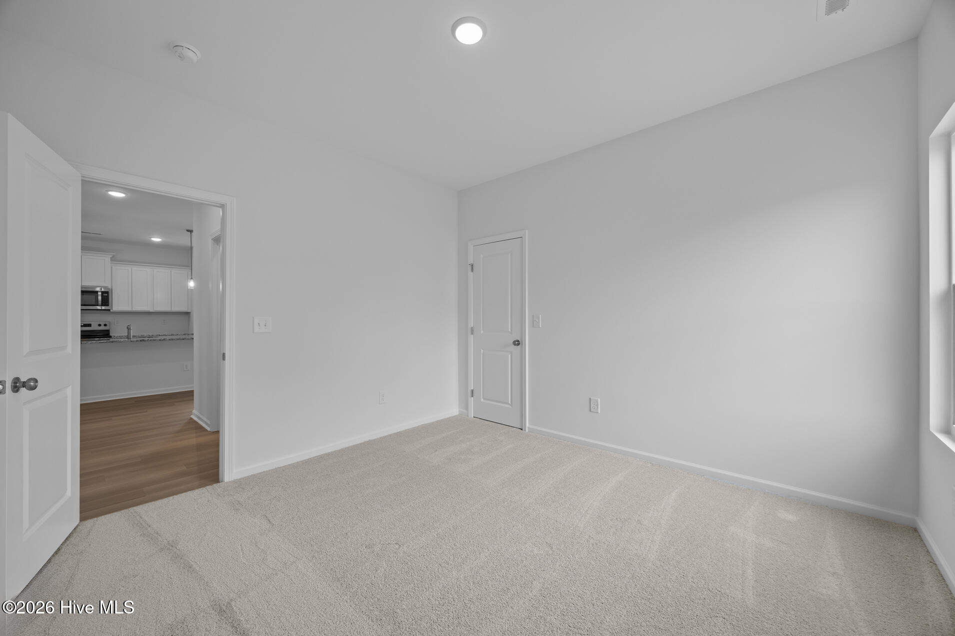 100555115 | Photo 13