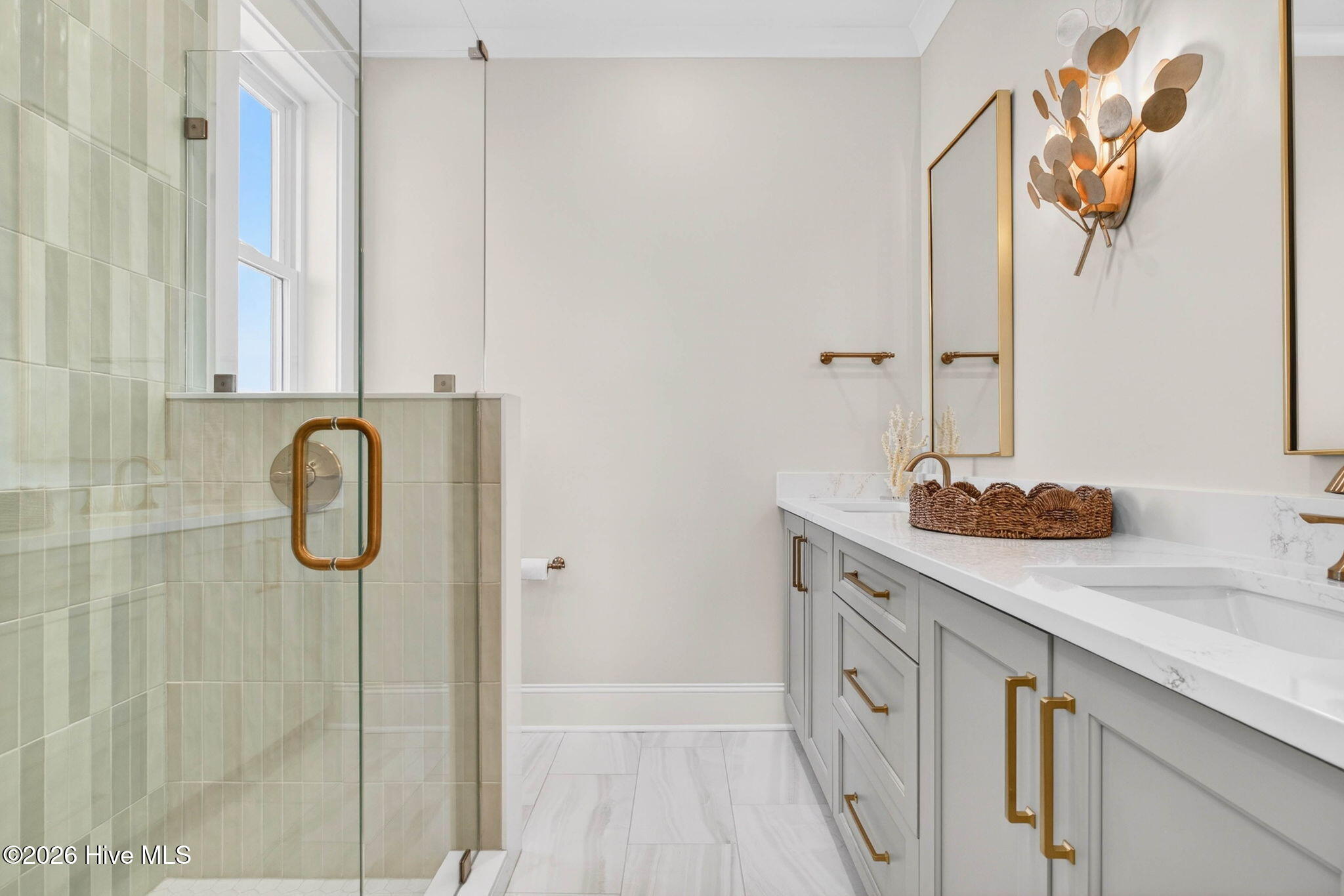 100570262 | Photo 56