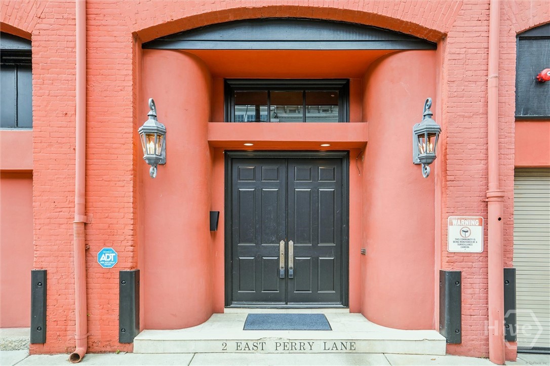 Entance to 2 E Perry Lane