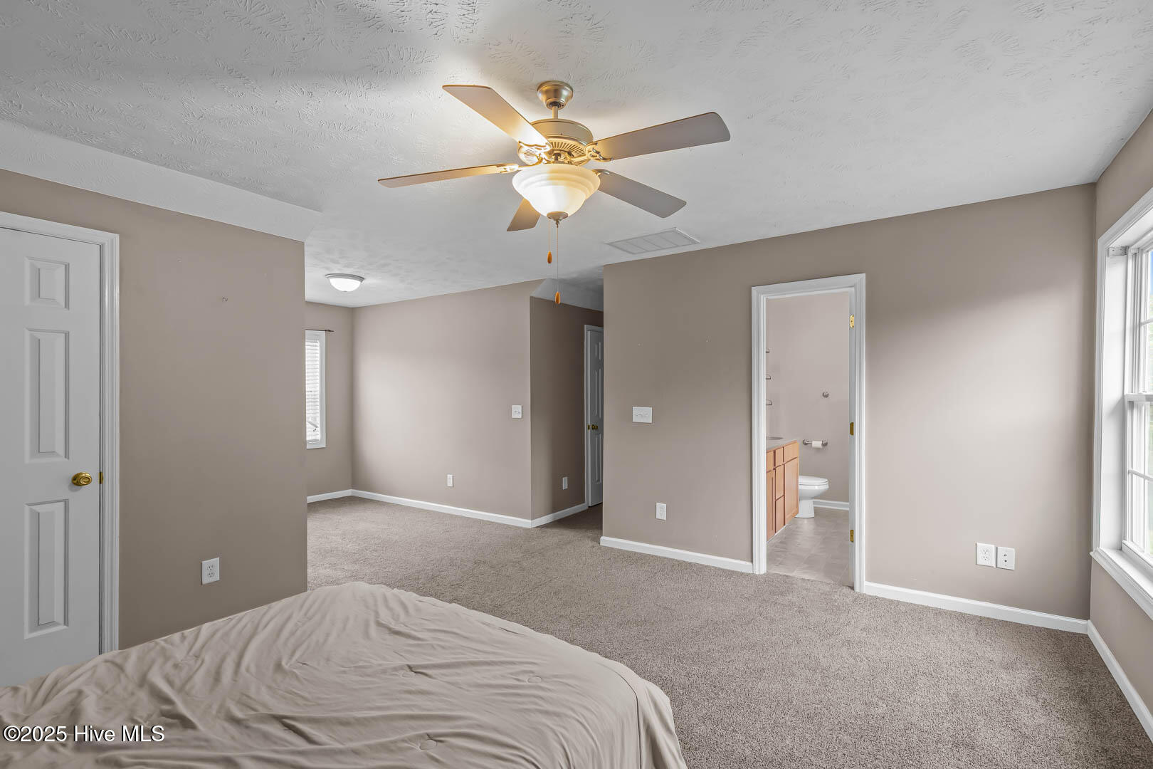 100542148 | Photo 34