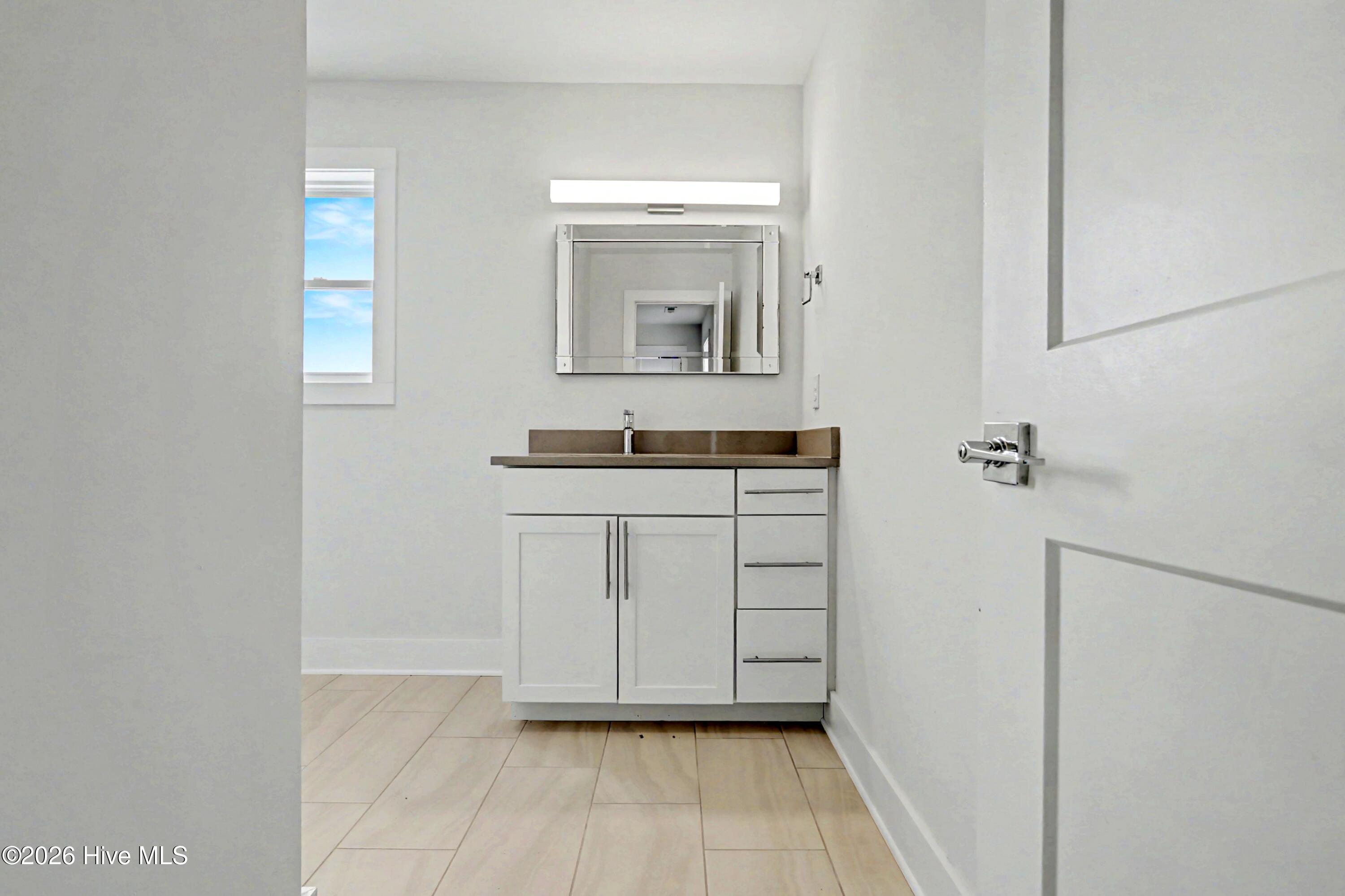 100556929 | Photo 24