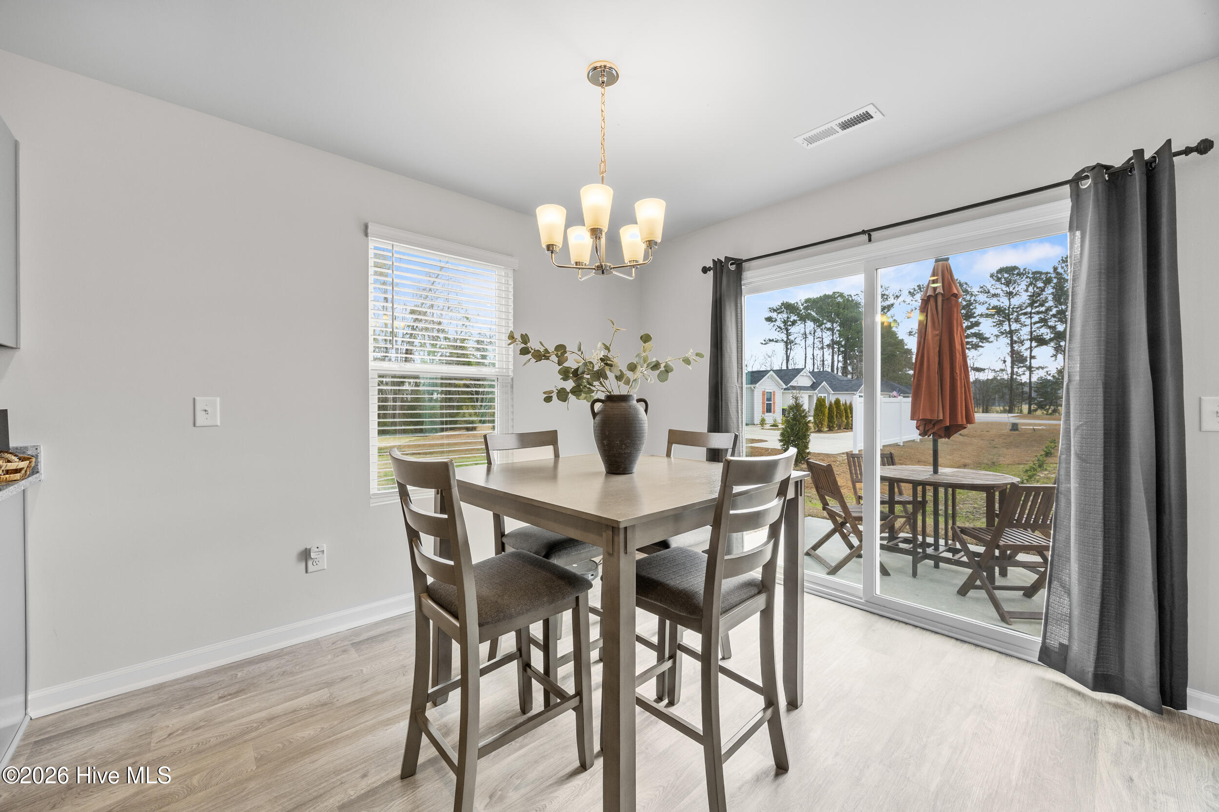 100558614 | Photo 19