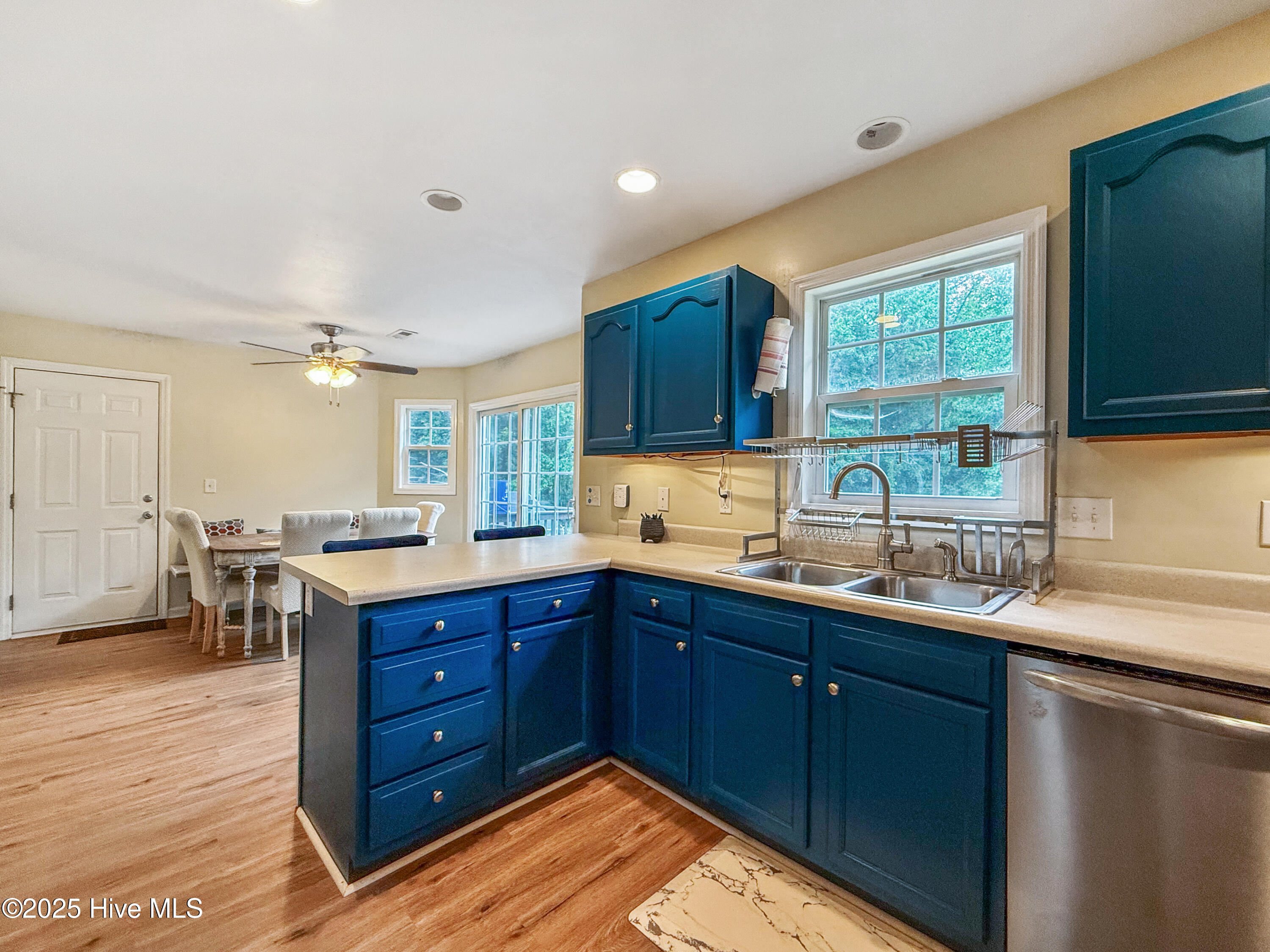 100528290 | Photo 13