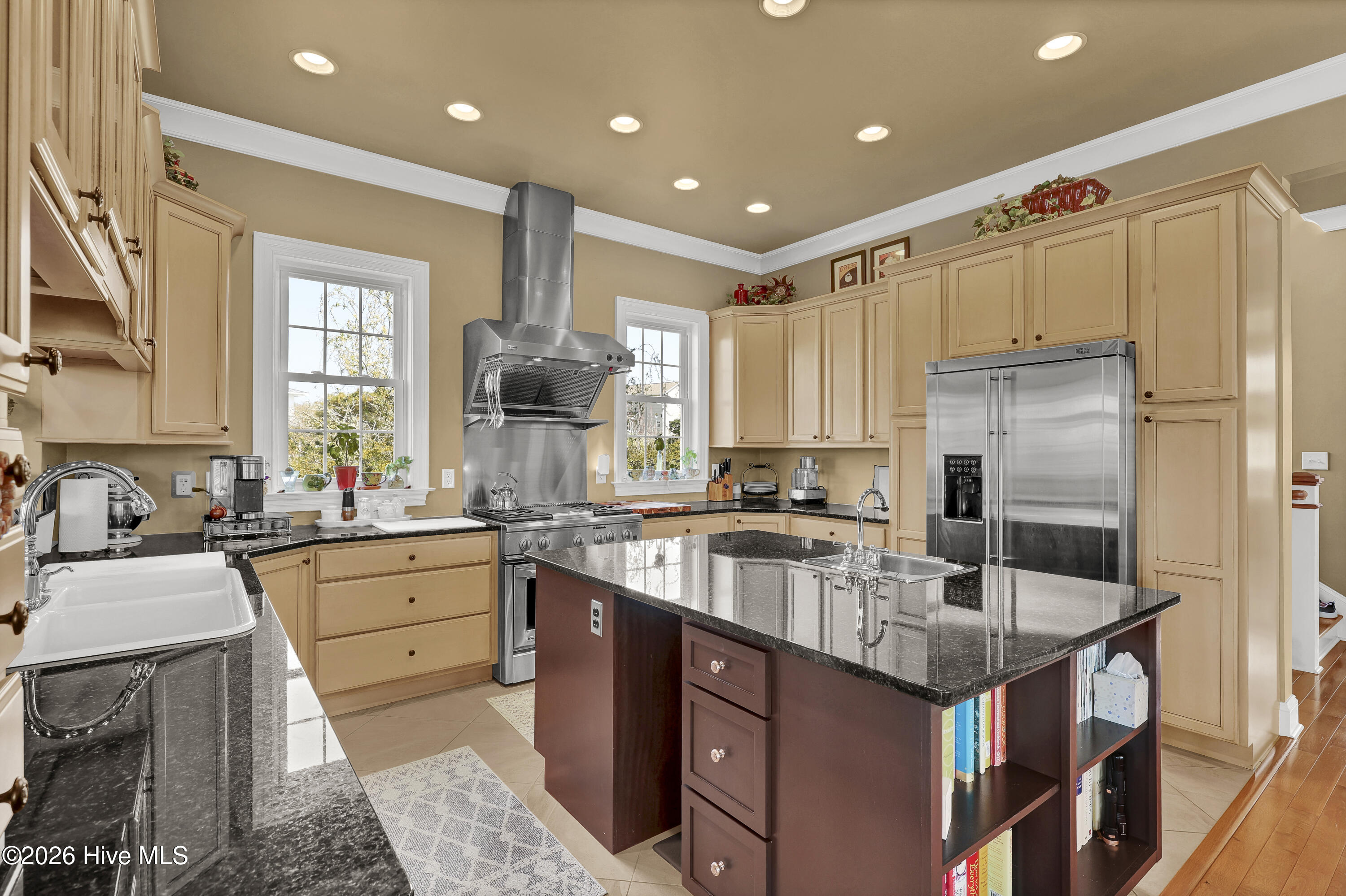 100564861 | Photo 33