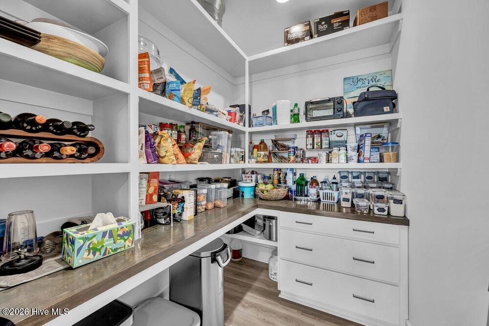 100564119 | Photo 18